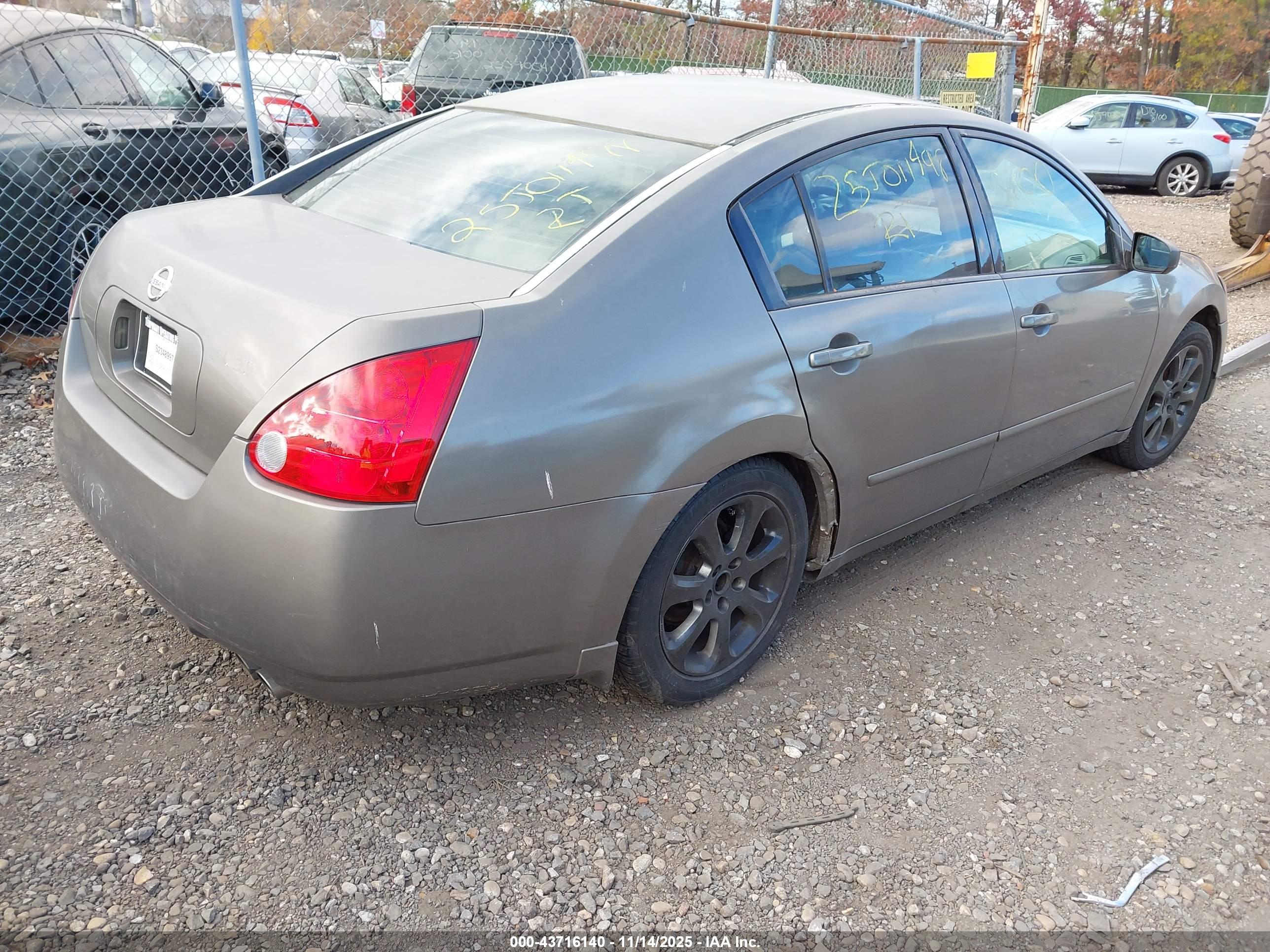 NISSAN MAXIMA image 4