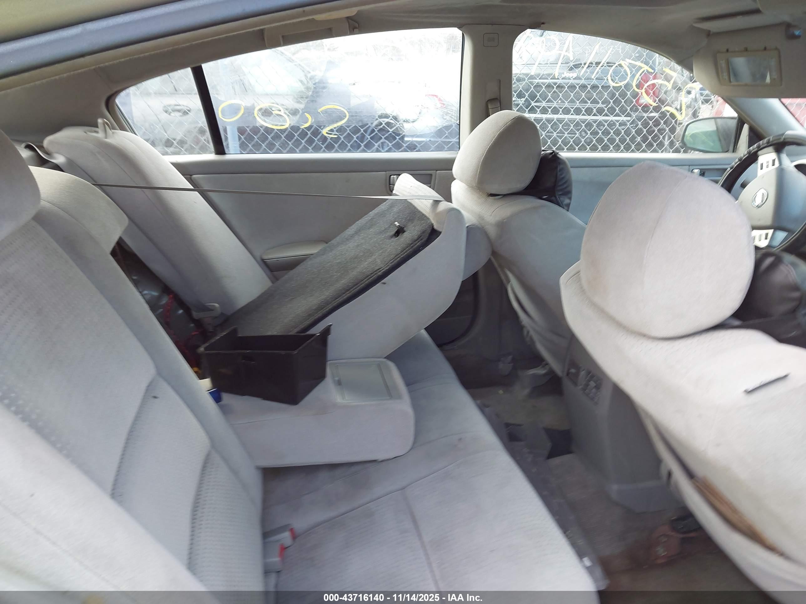 NISSAN MAXIMA image 8
