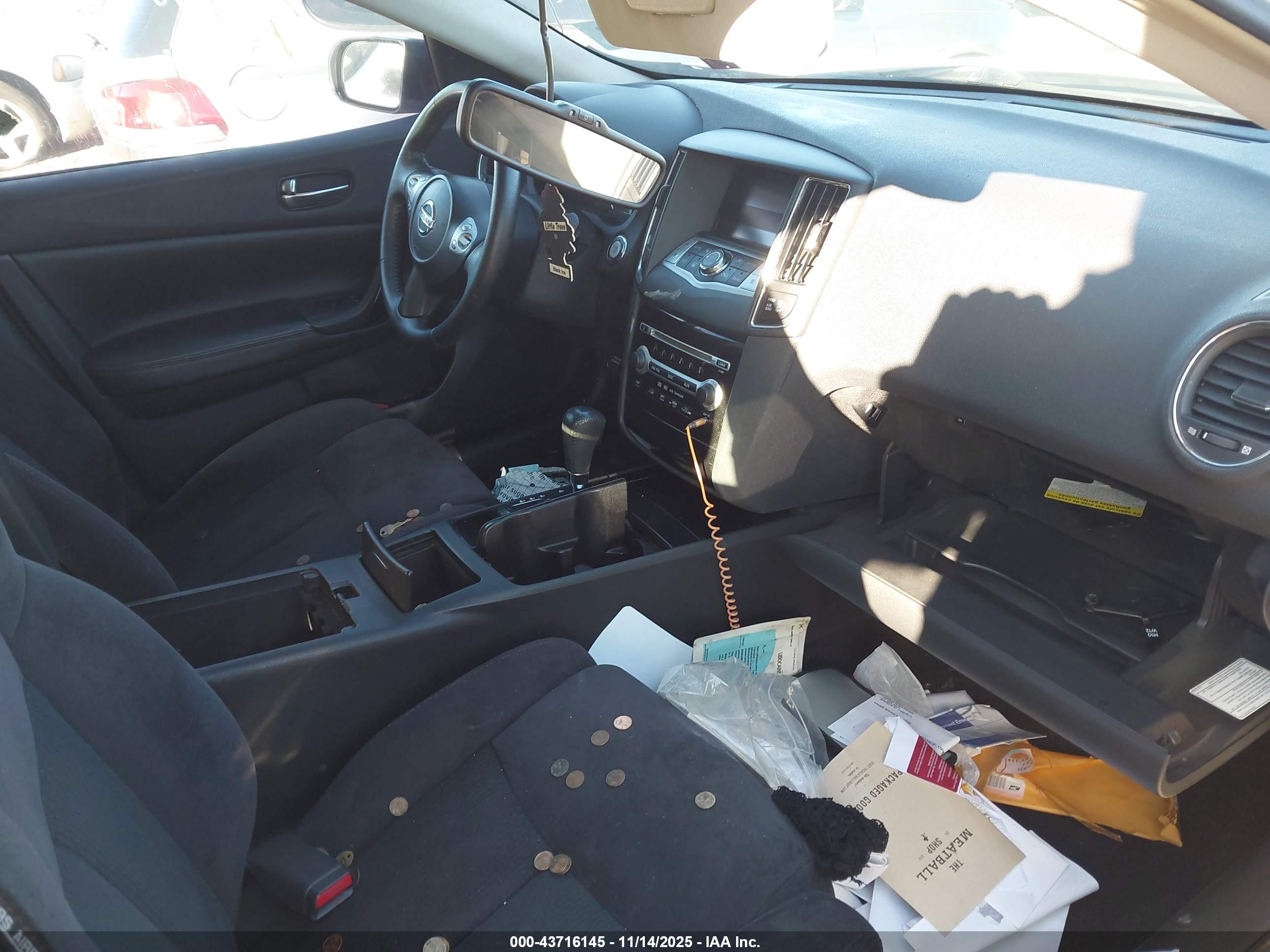 NISSAN MAXIMA image 5