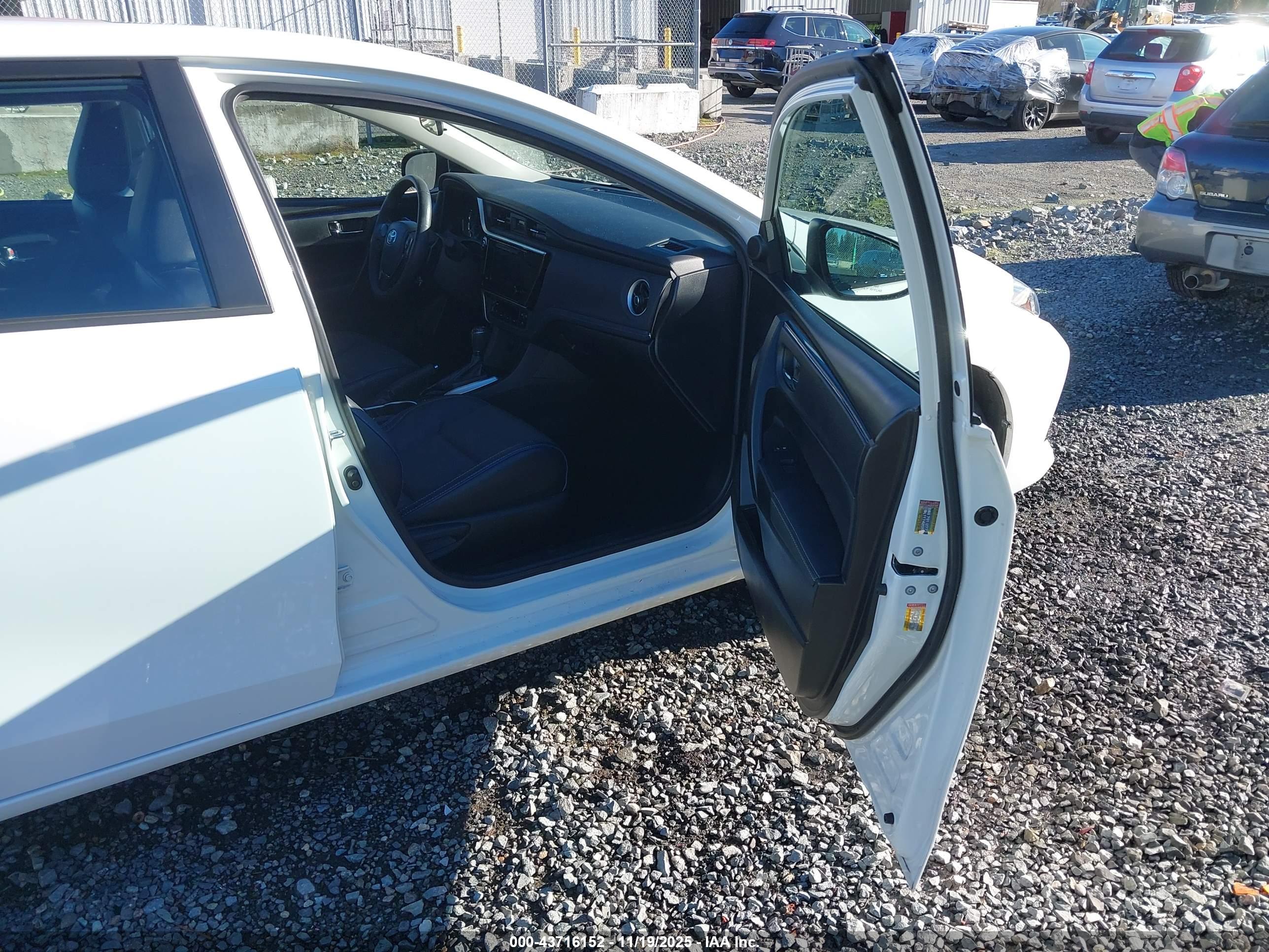 TOYOTA COROLLA image 5