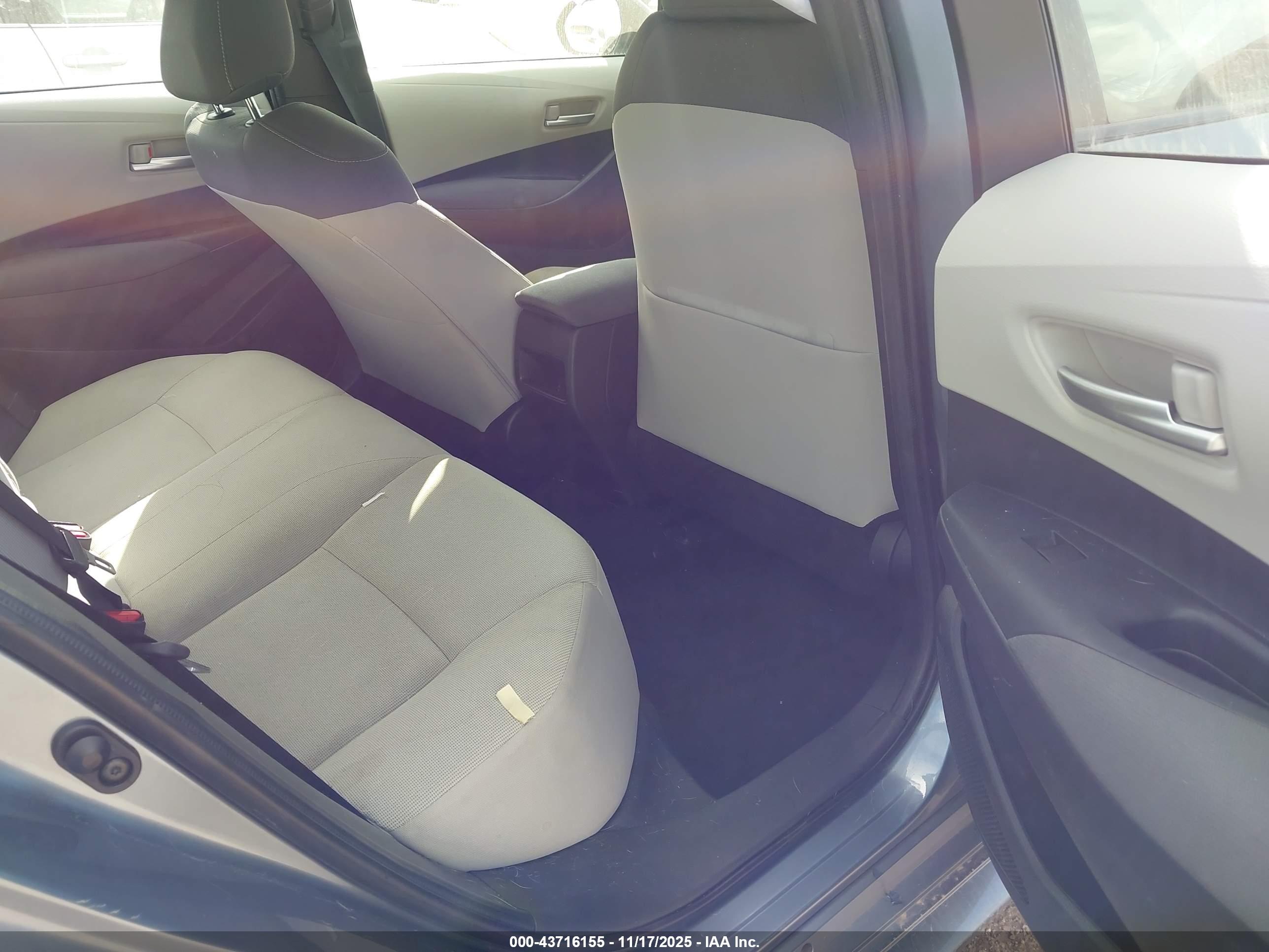 TOYOTA COROLLA image 8