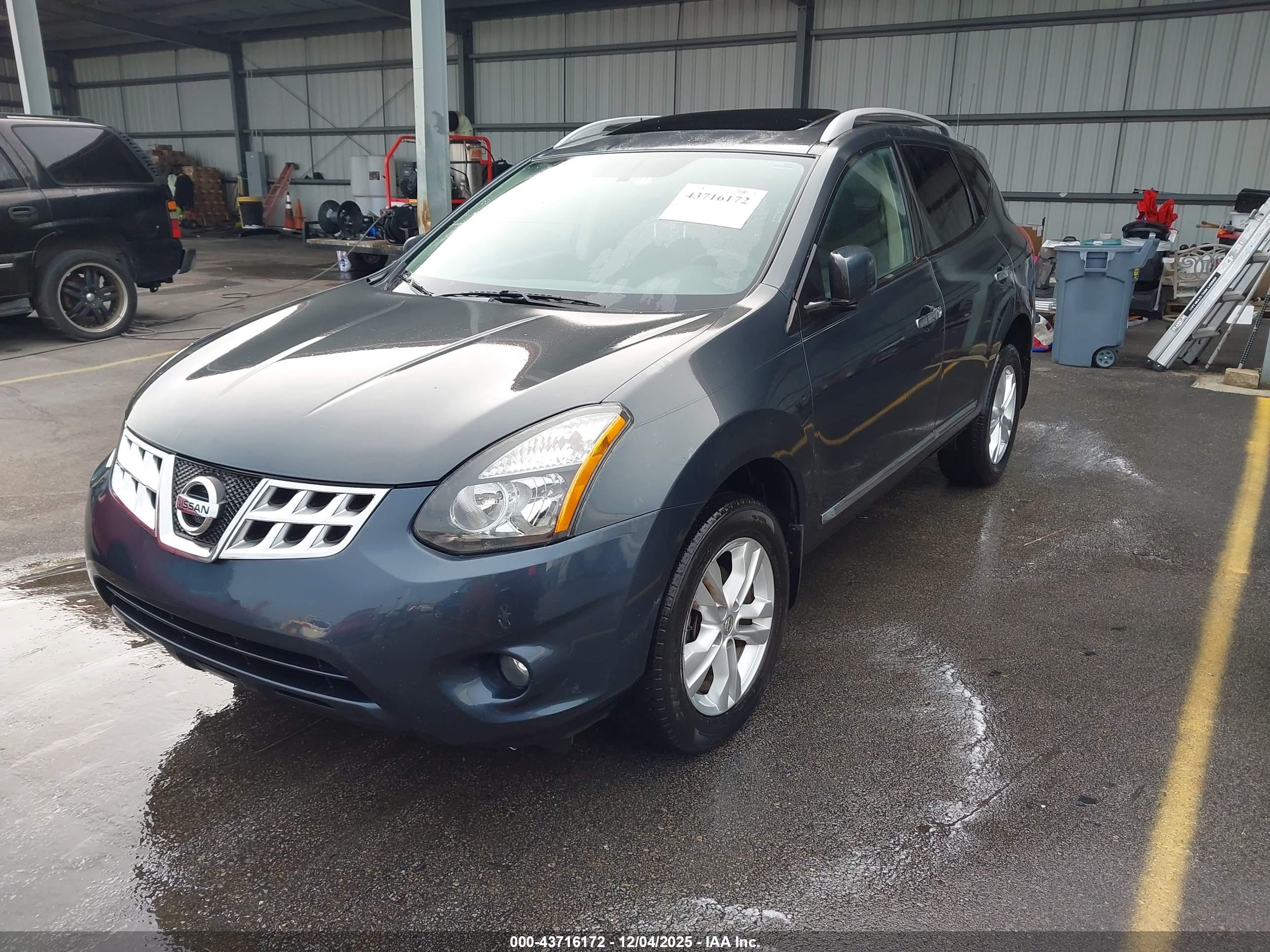 NISSAN ROGUE image 2