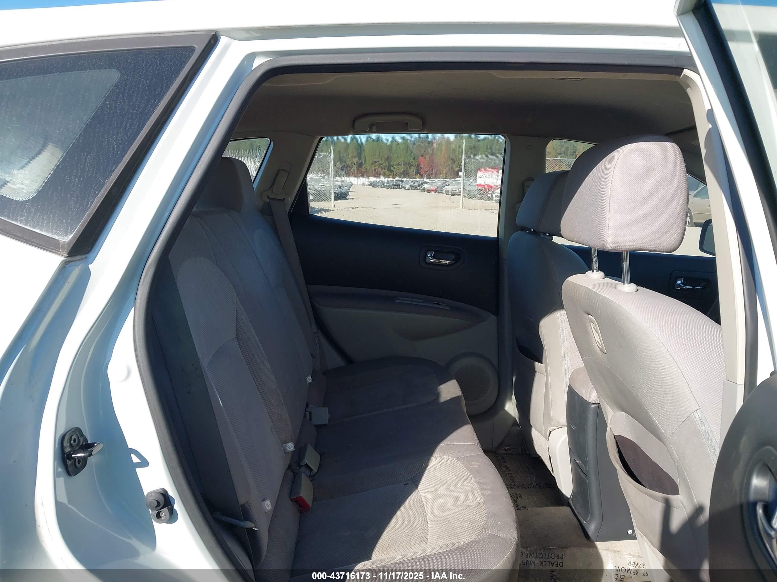 NISSAN ROGUE image 8
