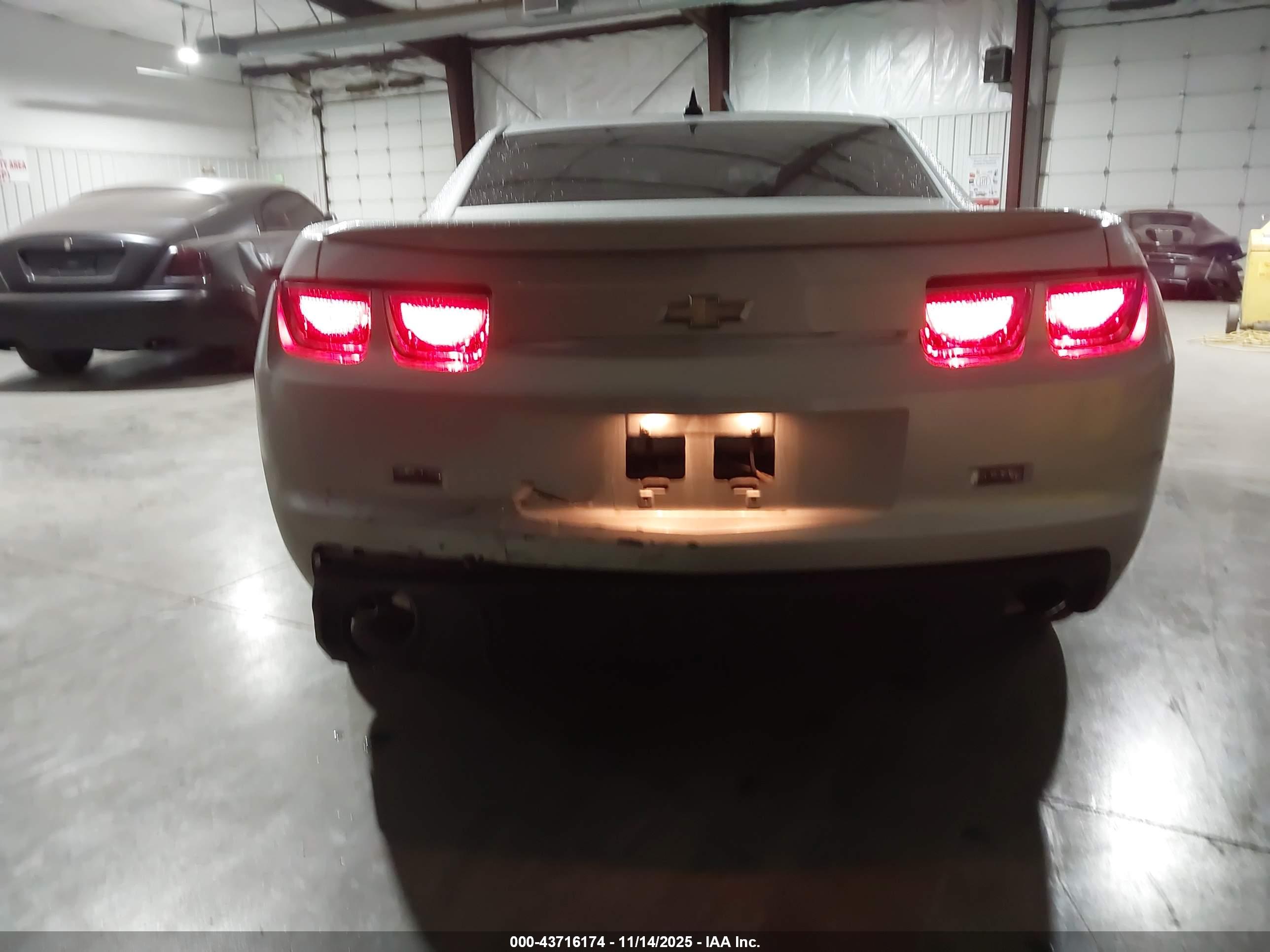 CHEVROLET CAMARO image 6