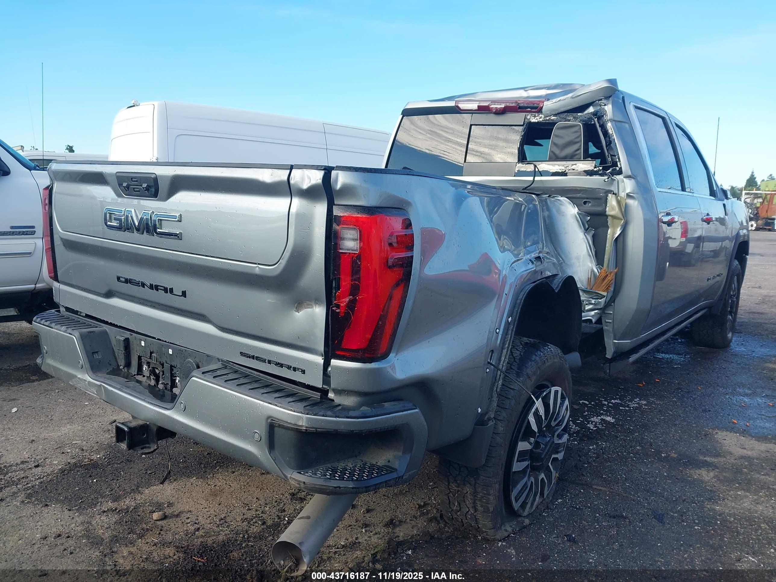 GMC SIERRA image 4