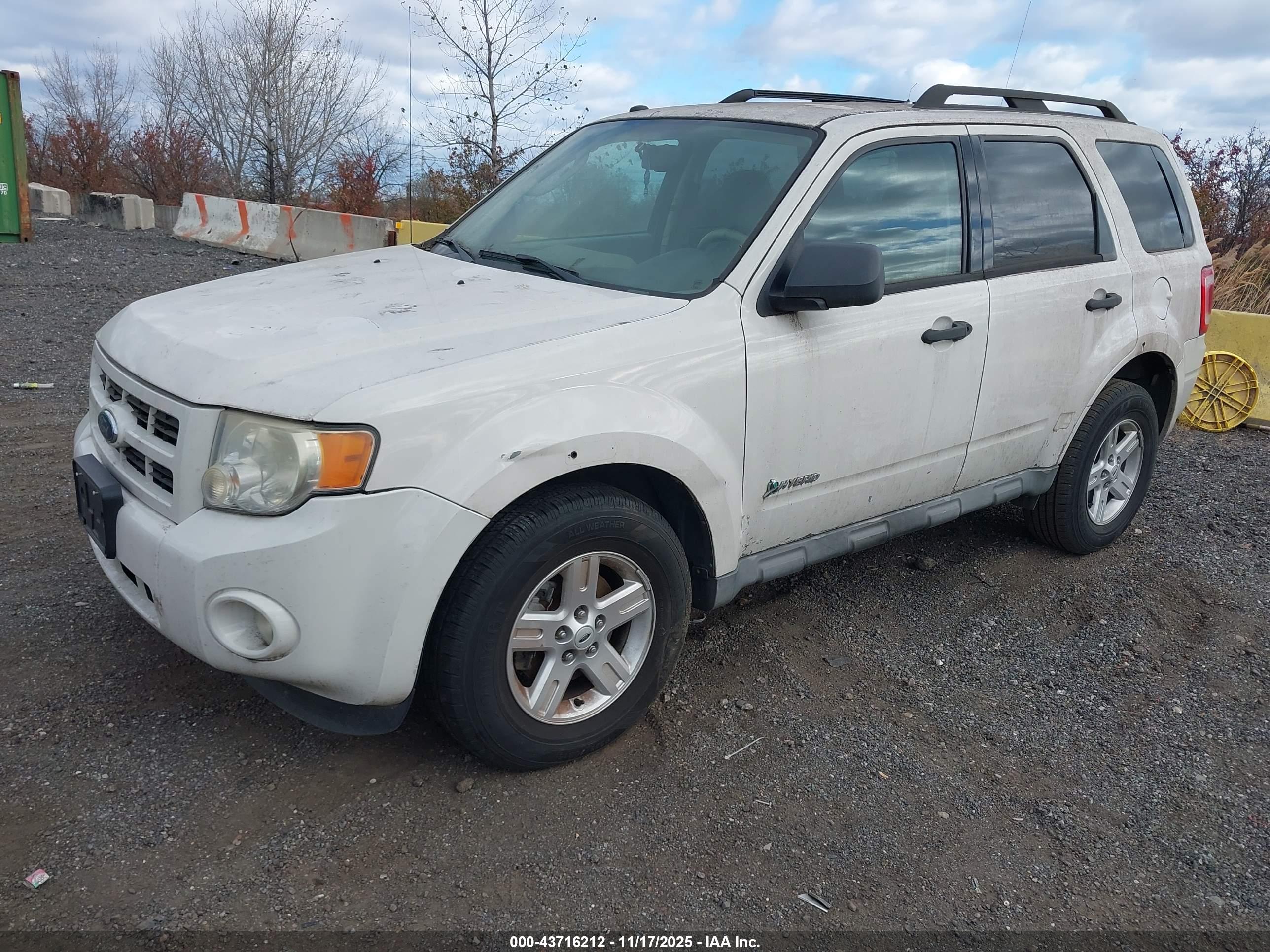 FORD ESCAPE image 2