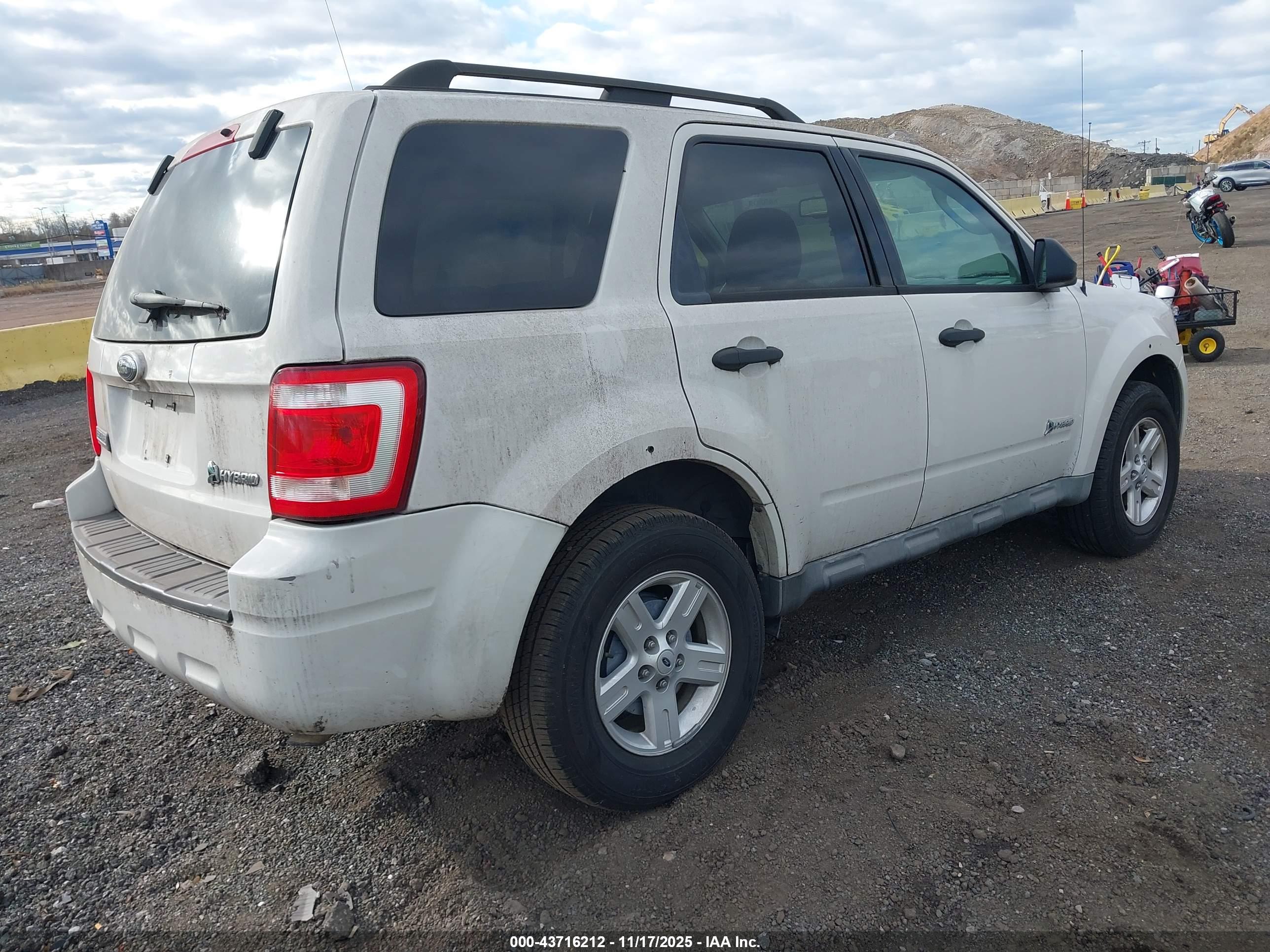 FORD ESCAPE image 4
