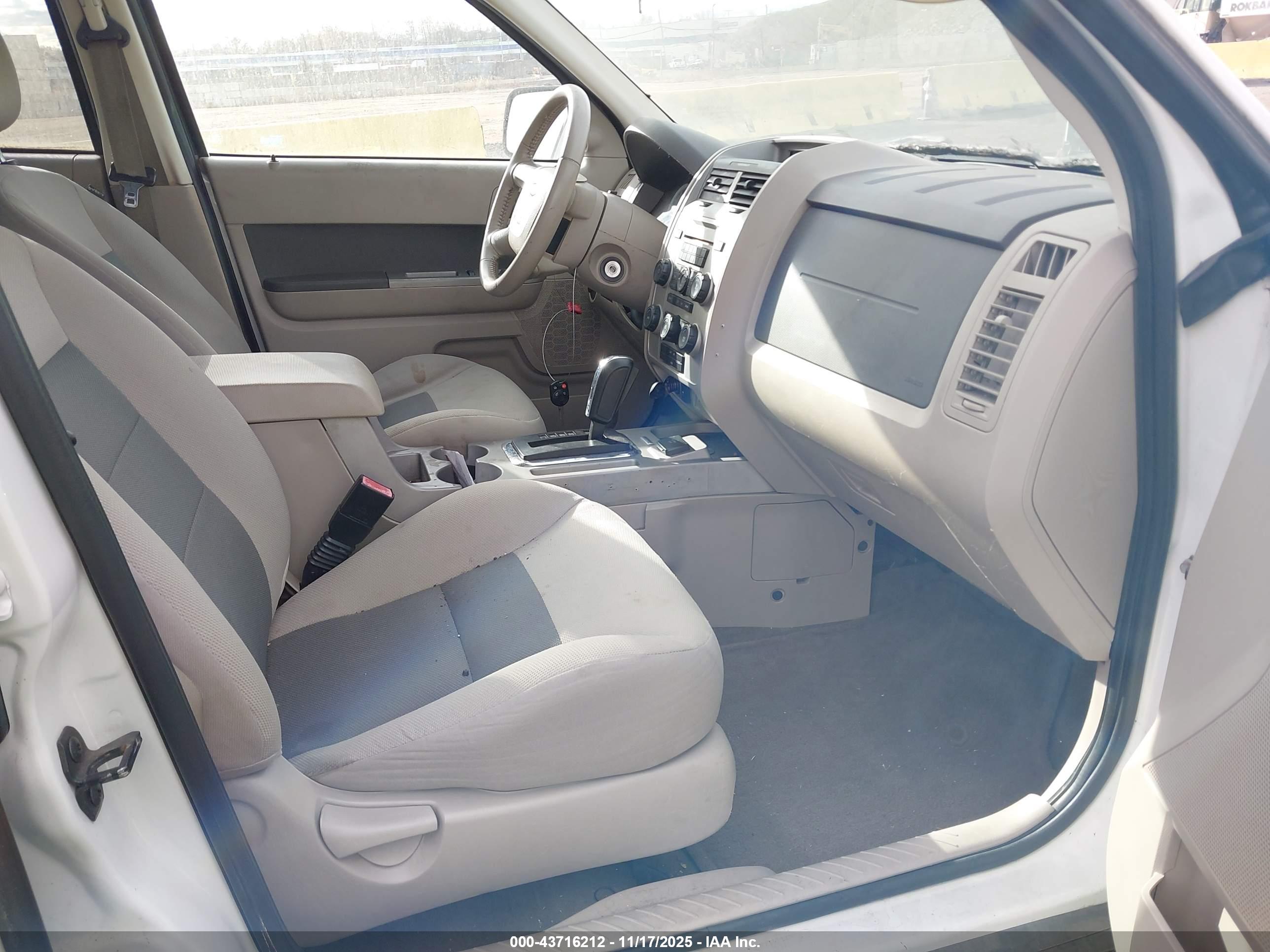 FORD ESCAPE image 5