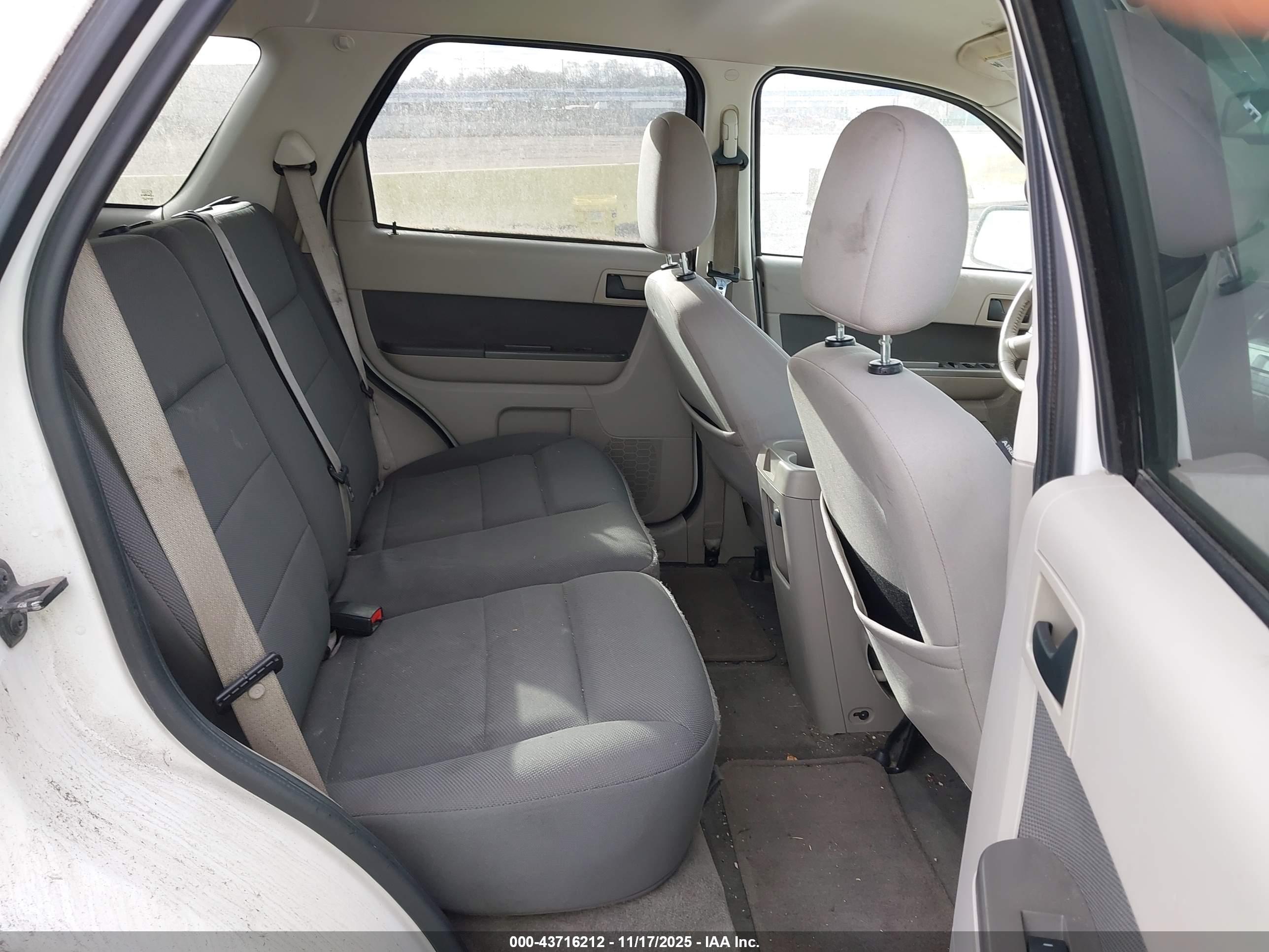 FORD ESCAPE image 8