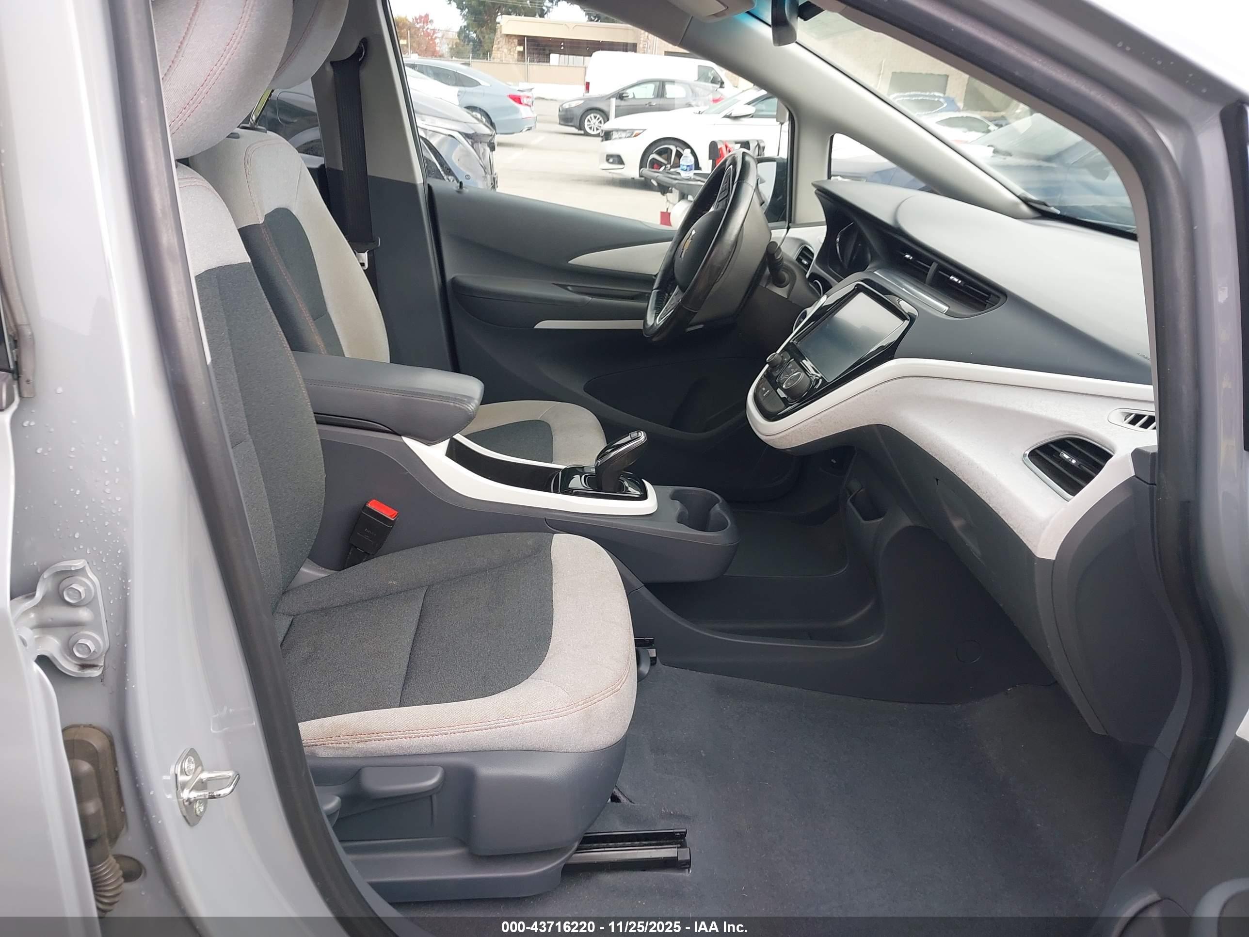 CHEVROLET BOLT image 5