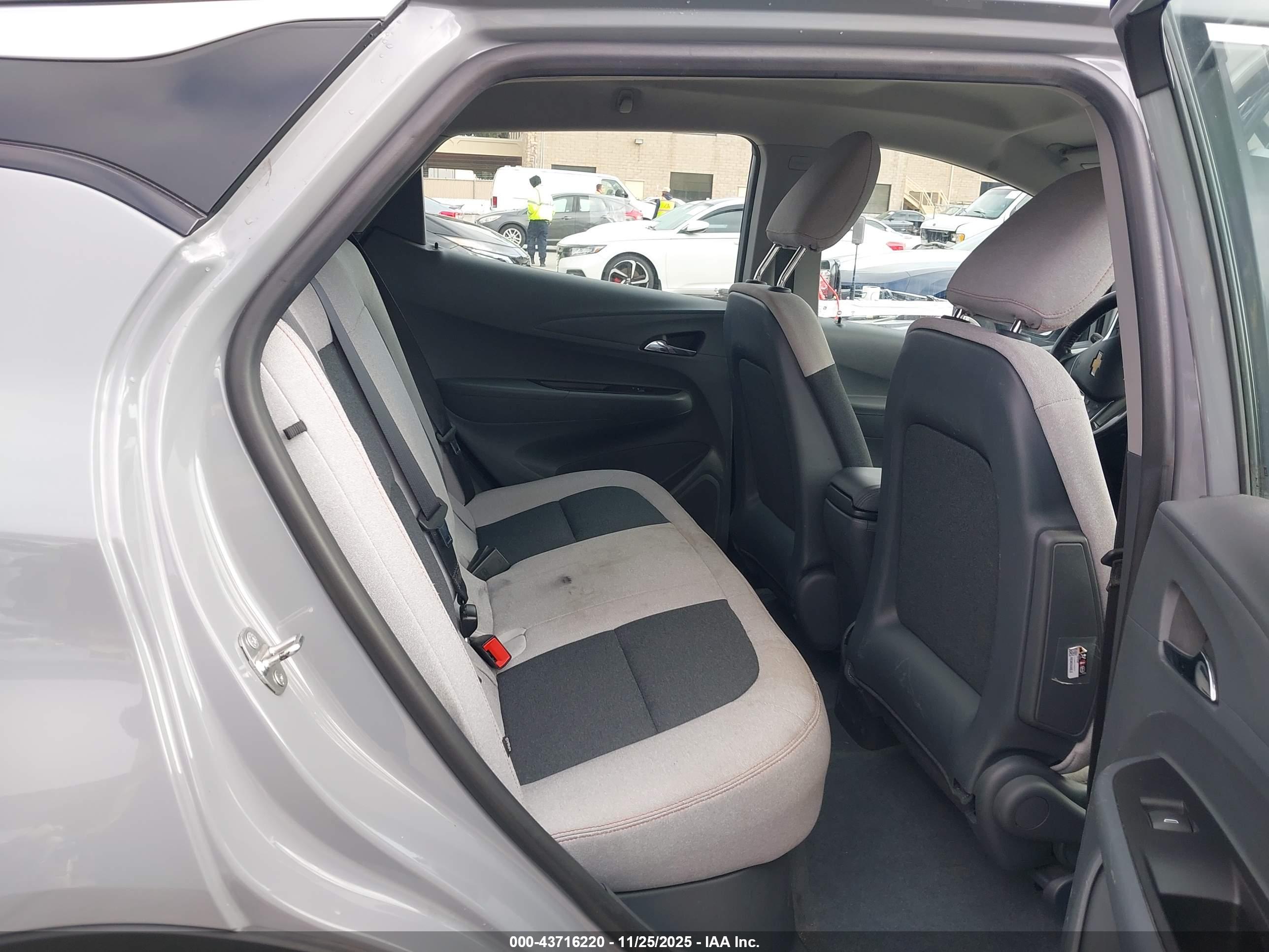 CHEVROLET BOLT image 8