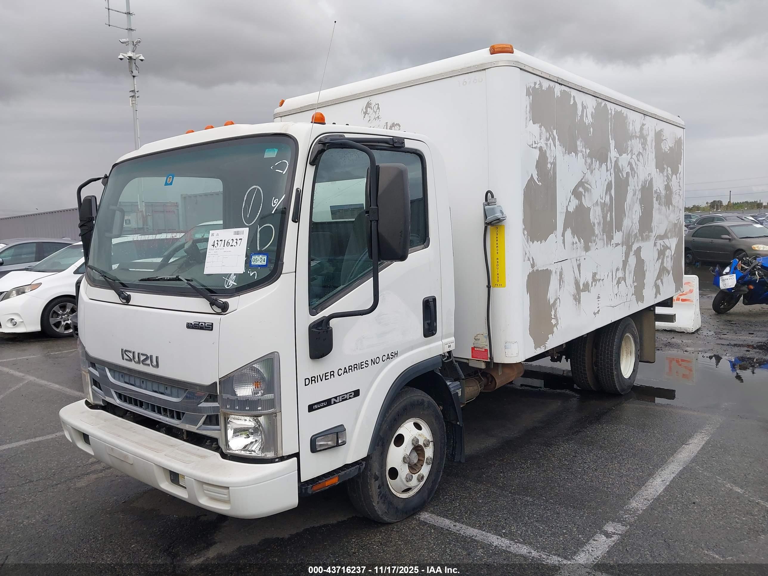 ISUZU NPR image 2