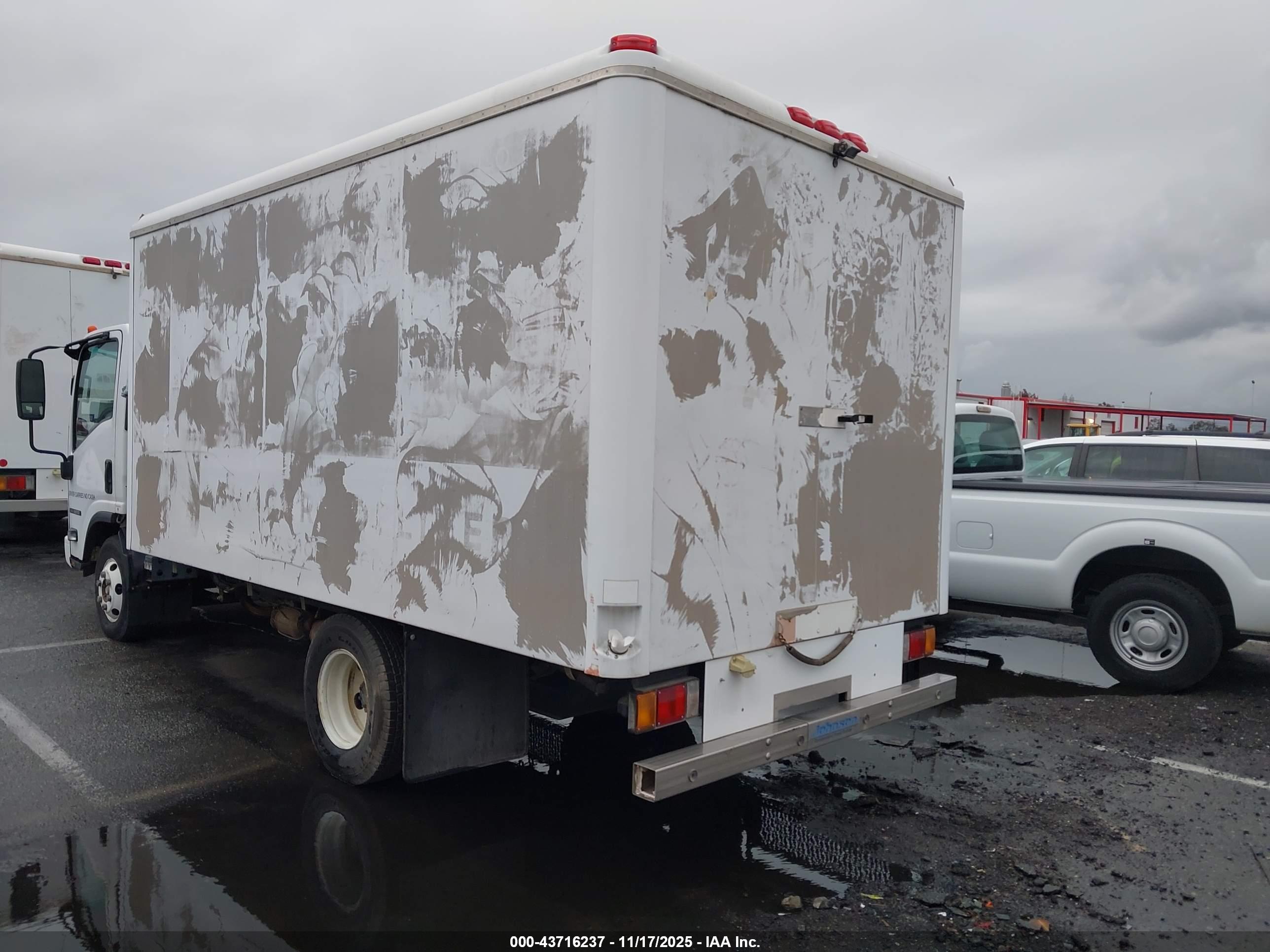 ISUZU NPR image 3