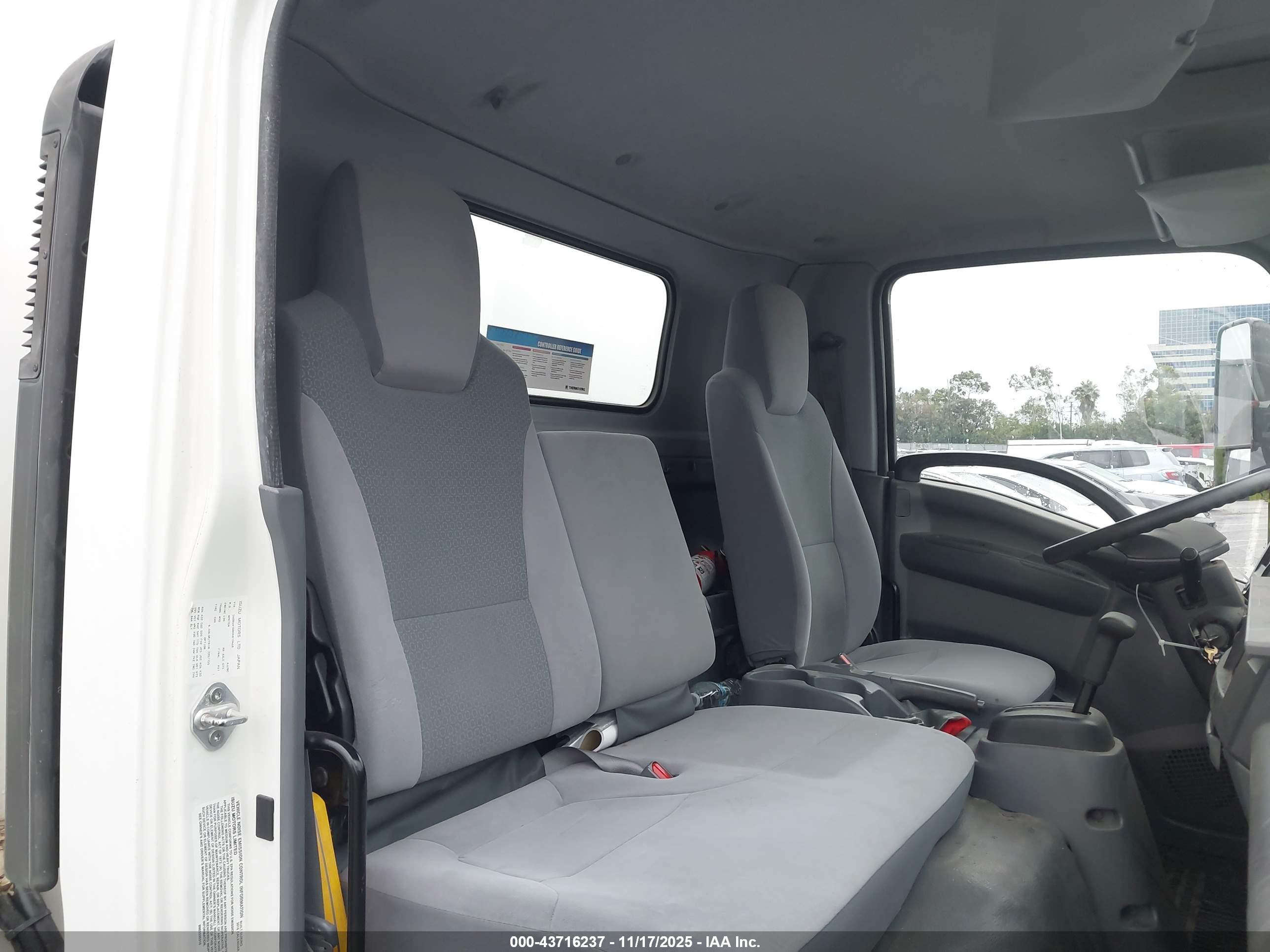 ISUZU NPR image 7