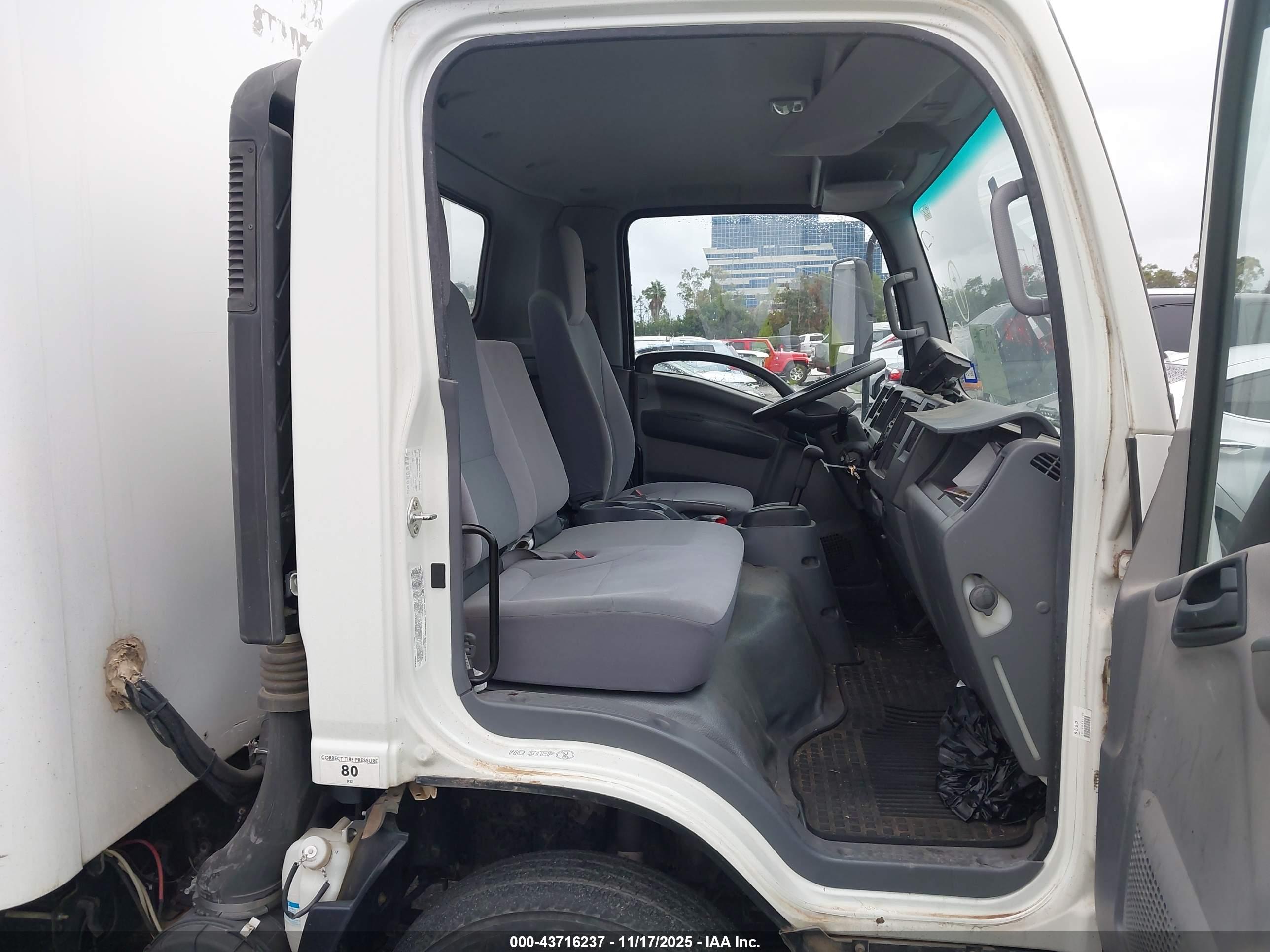 ISUZU NPR image 8