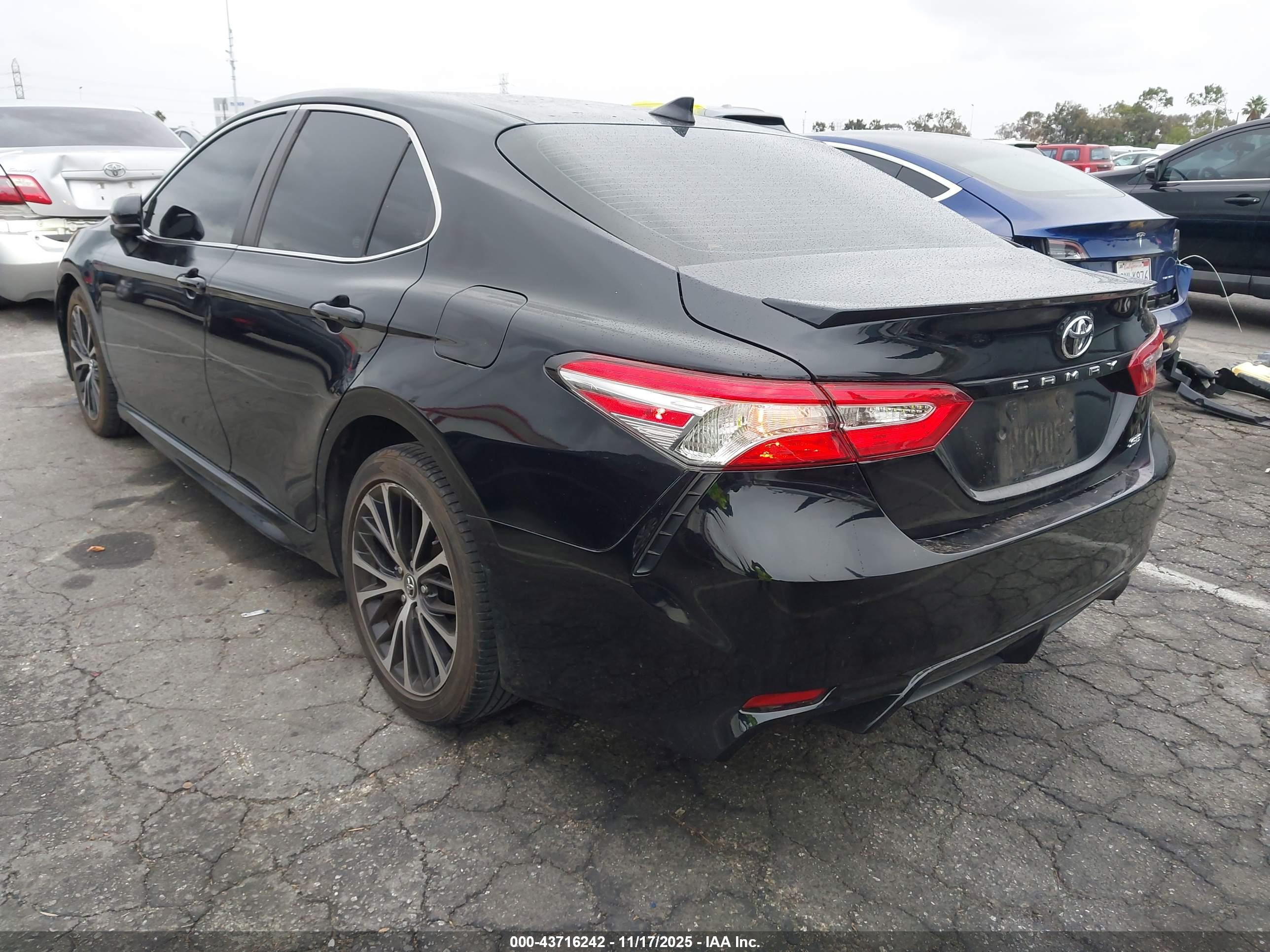 TOYOTA CAMRY image 3