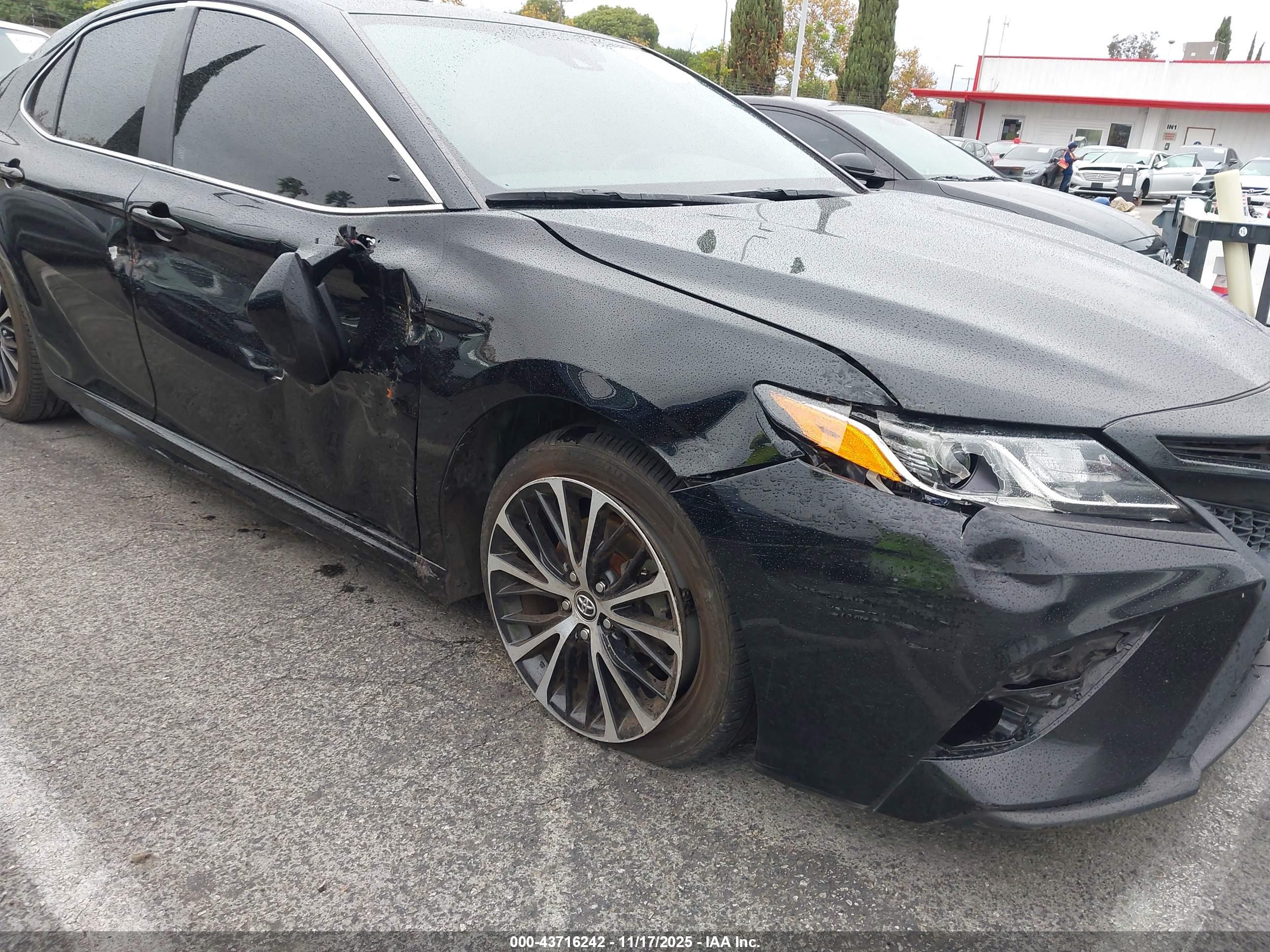 TOYOTA CAMRY image 6