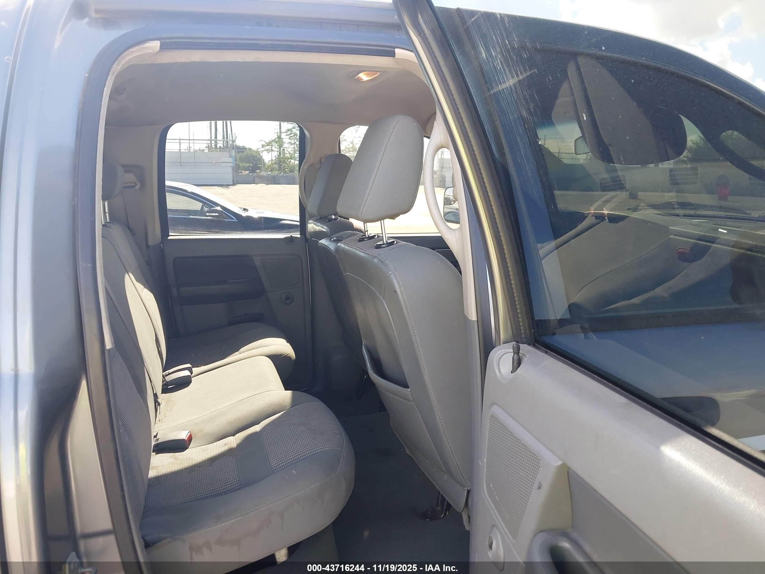 DODGE RAM image 8
