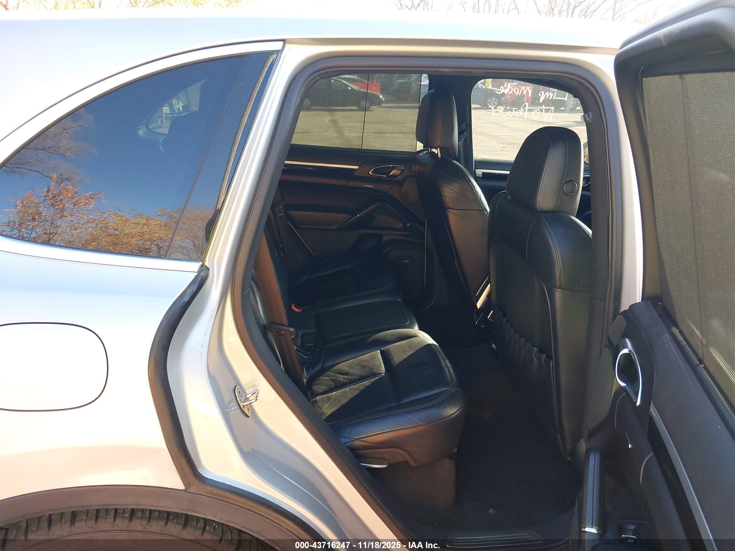 PORSCHE CAYENNE image 8