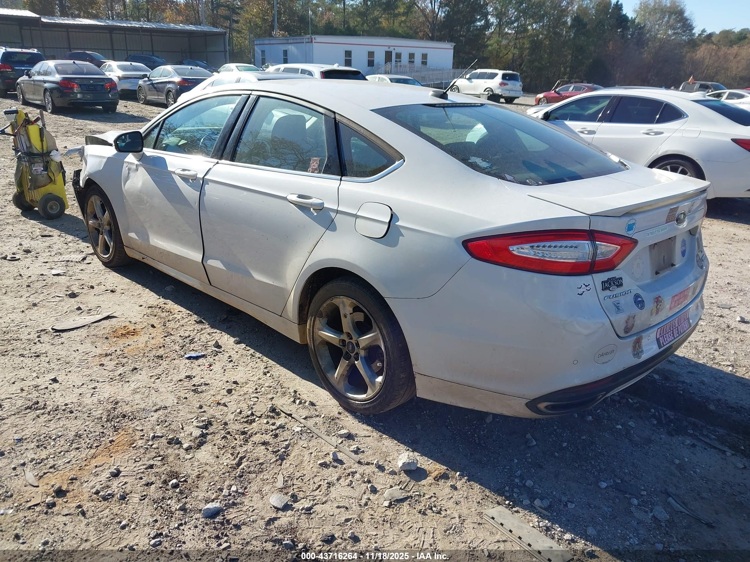 FORD FUSION image 3