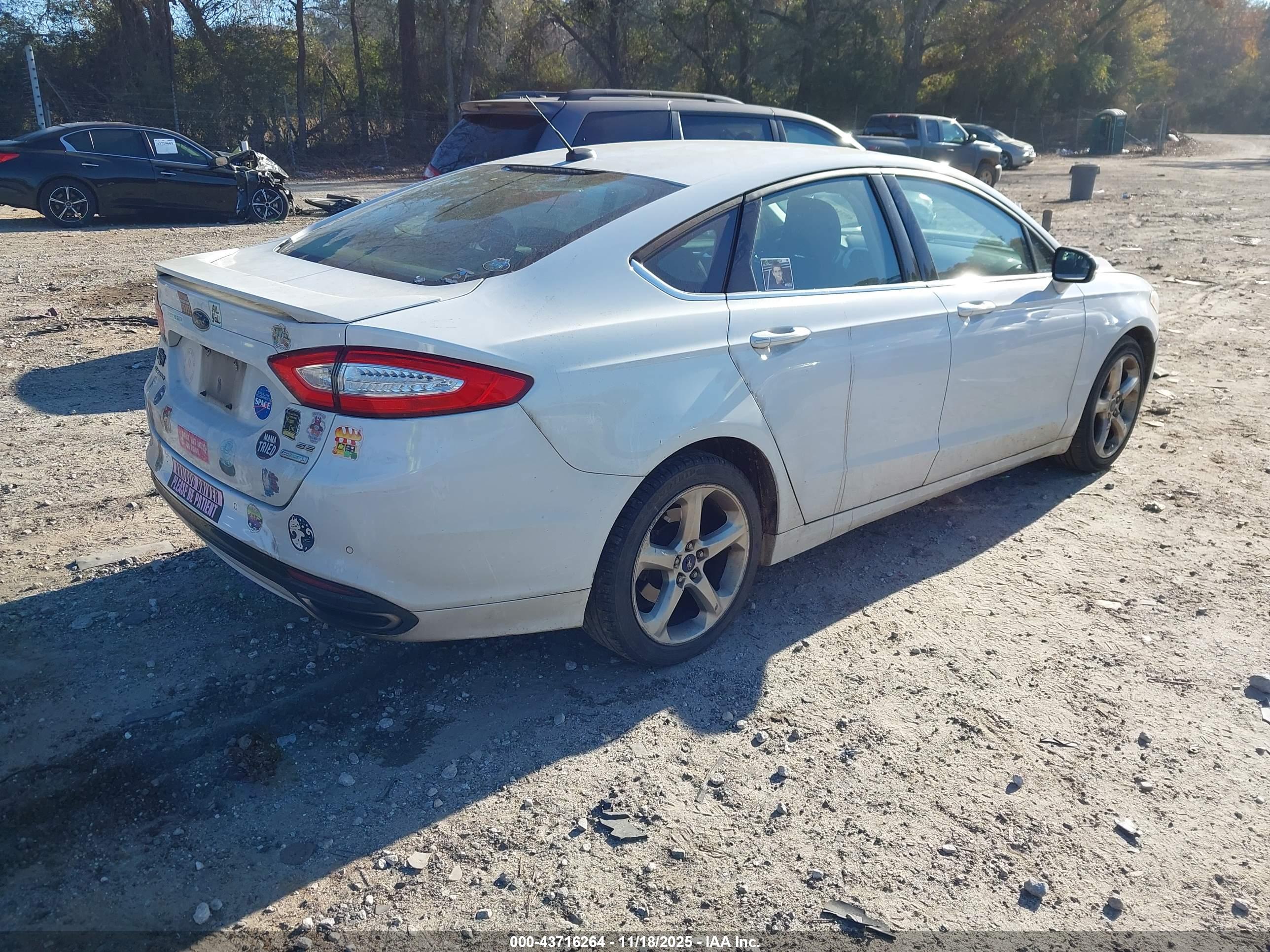 FORD FUSION image 4