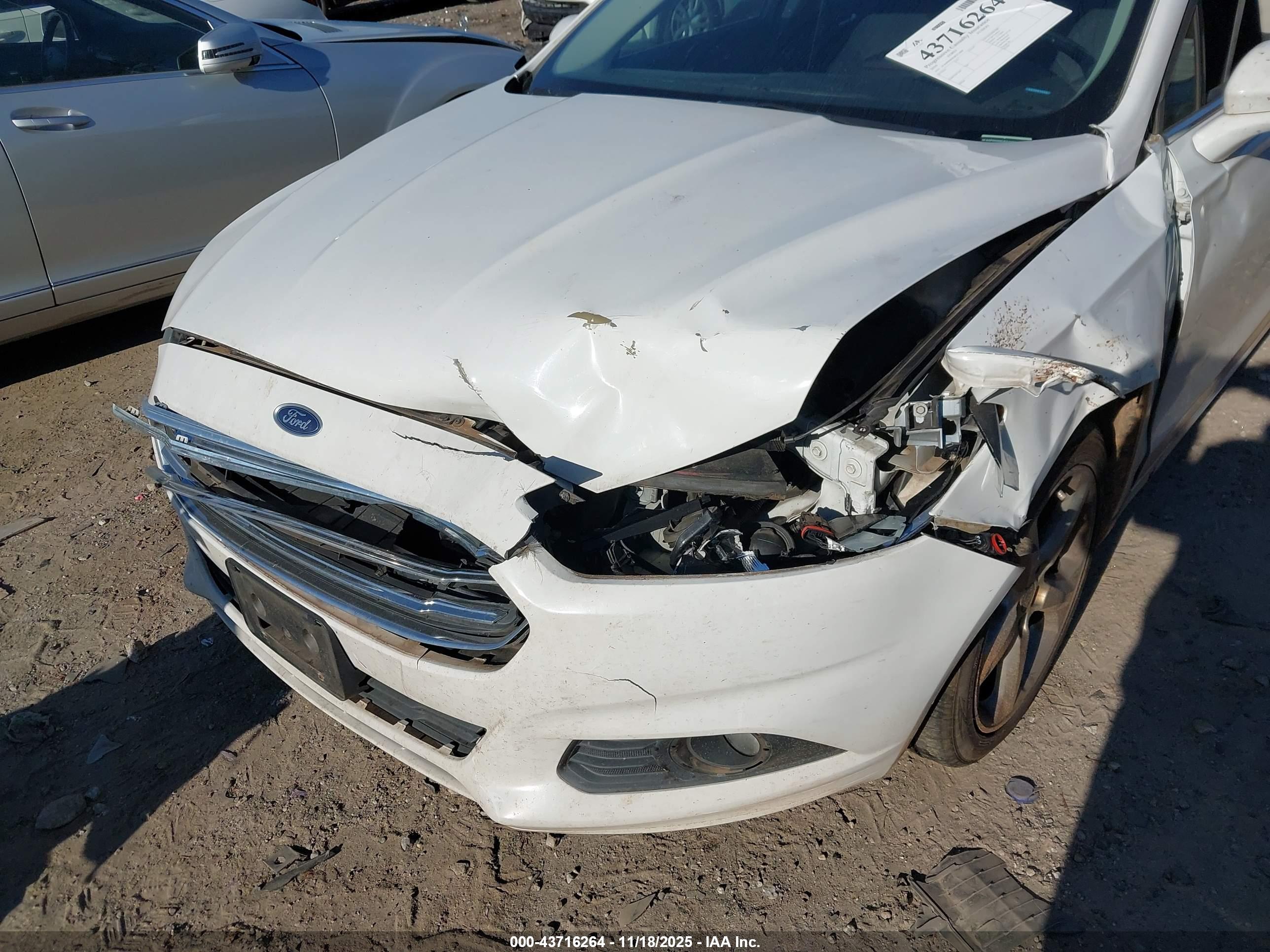 FORD FUSION image 6
