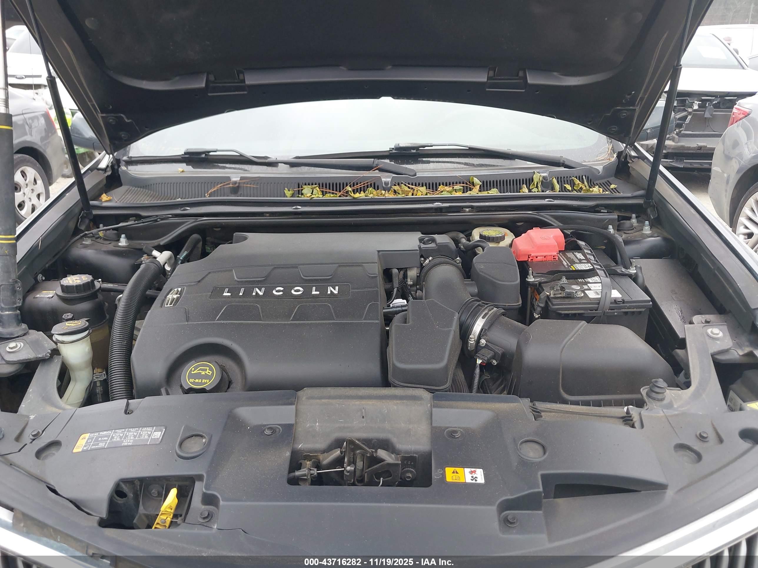 LINCOLN MKS image 10