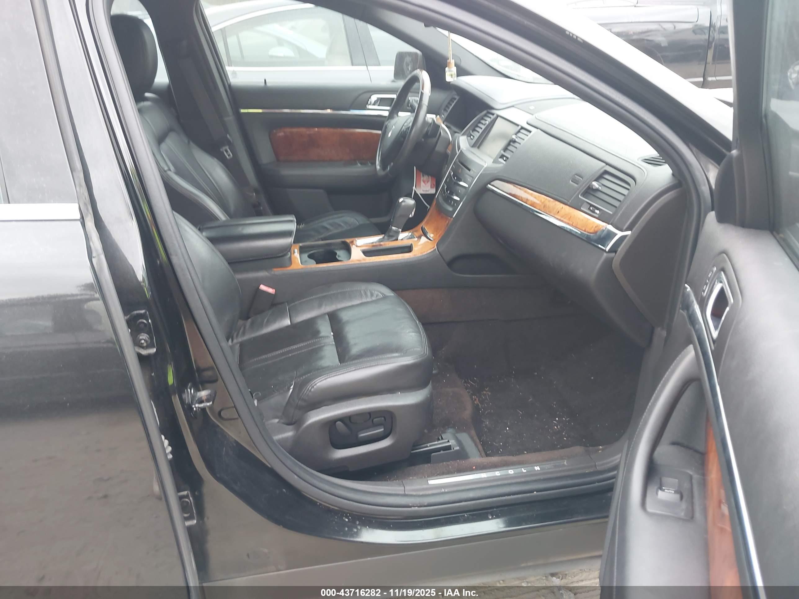 LINCOLN MKS image 5