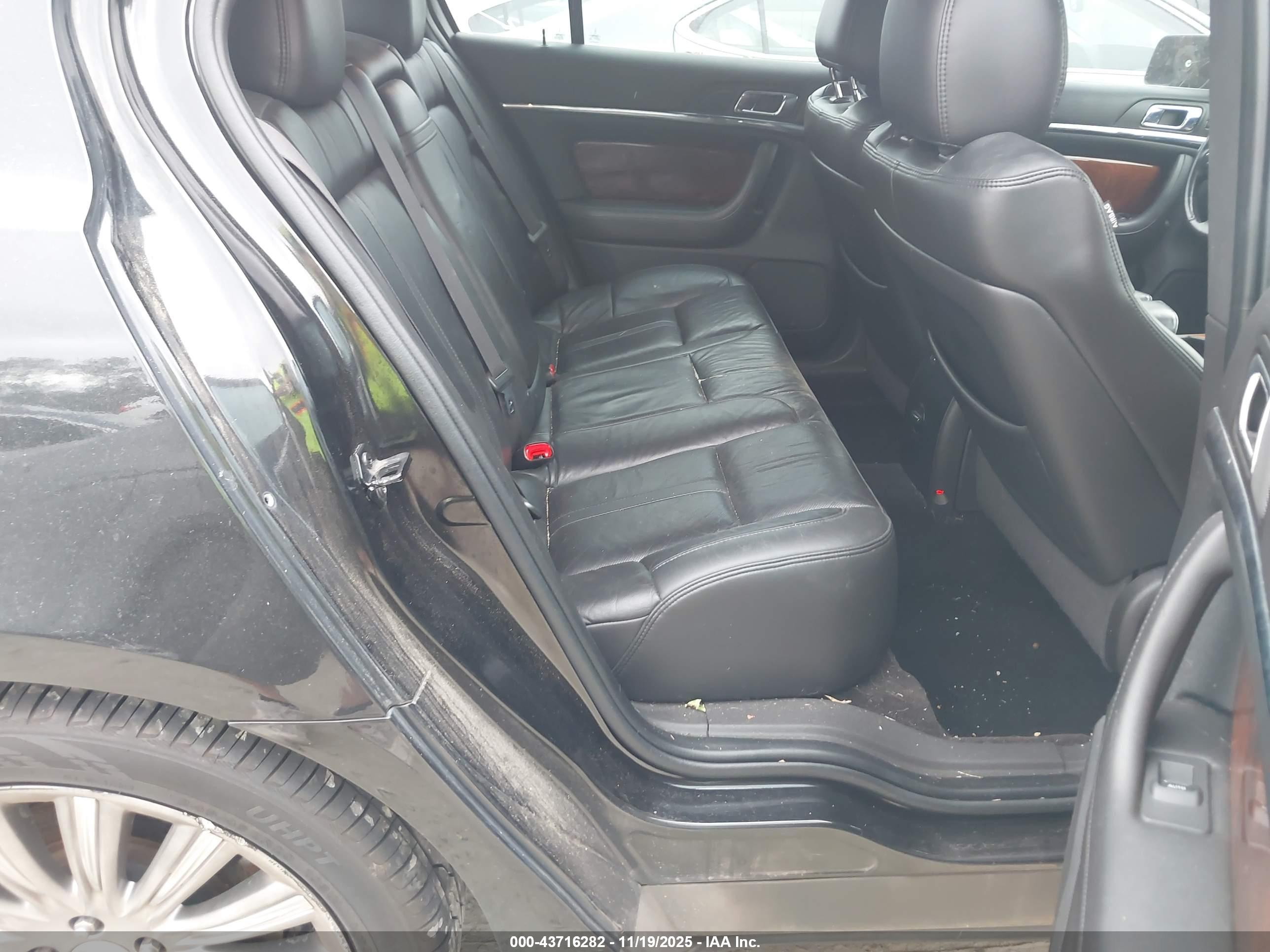 LINCOLN MKS image 8