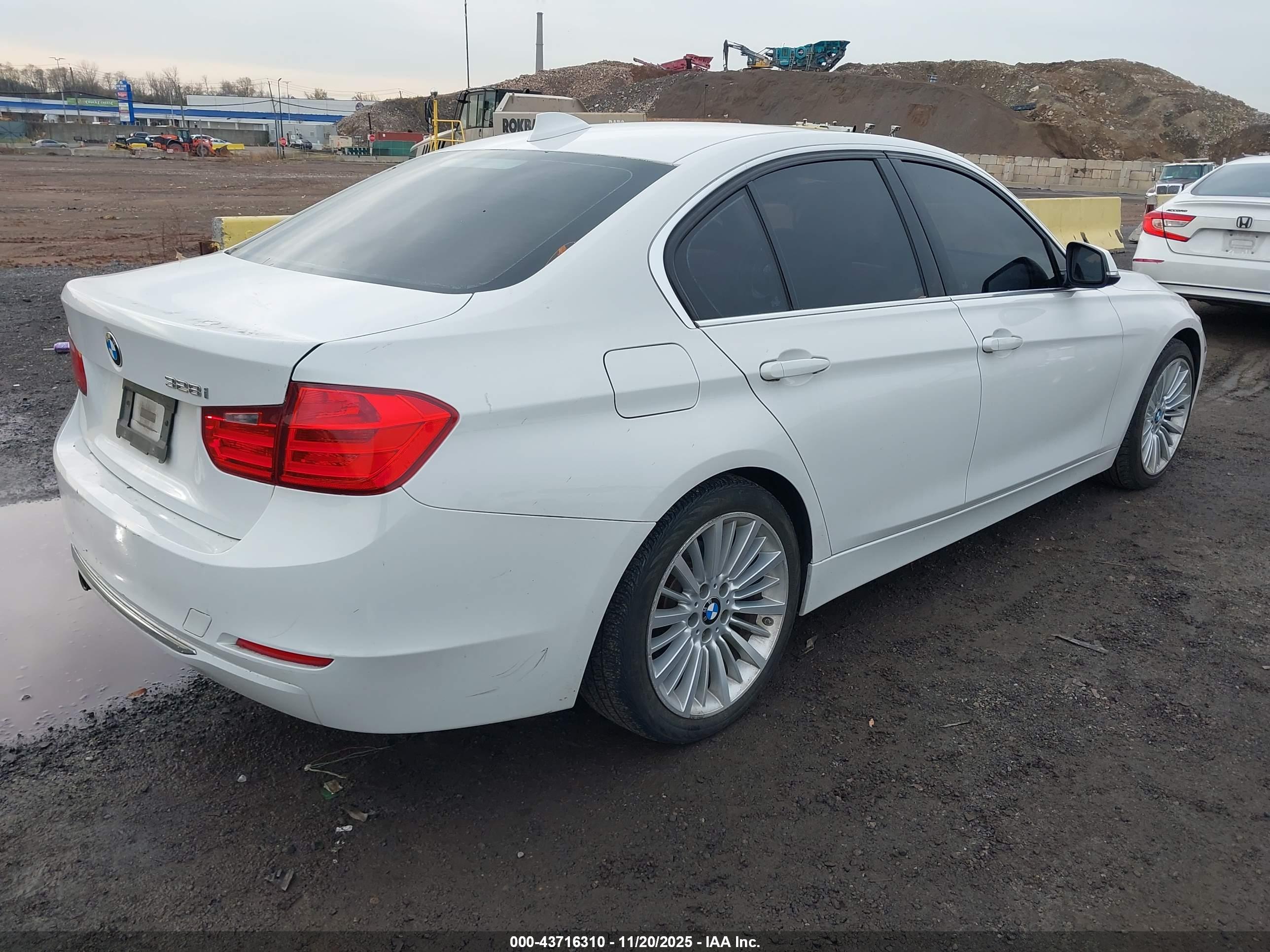 BMW 328I image 4