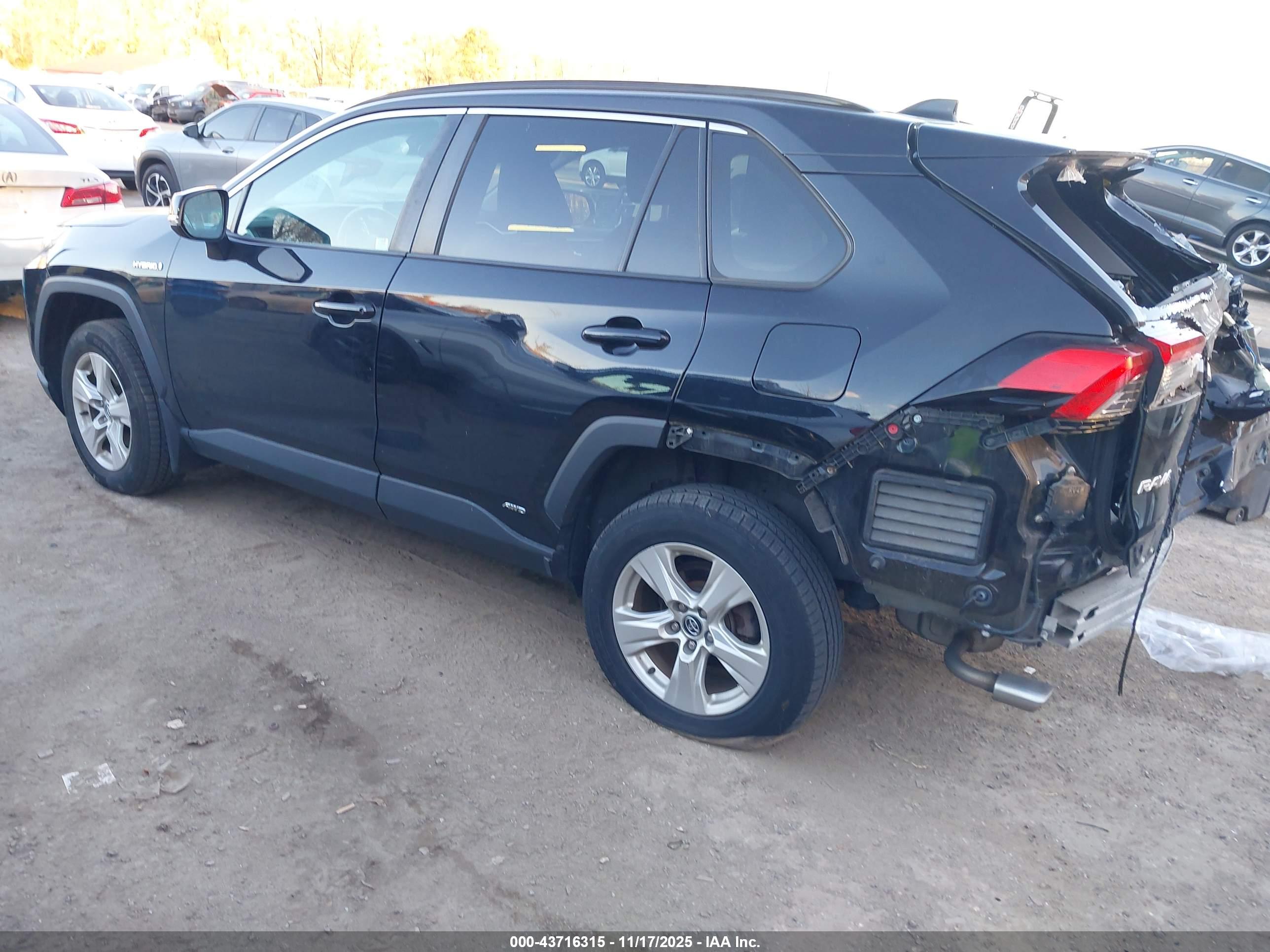 TOYOTA RAV4 image 3