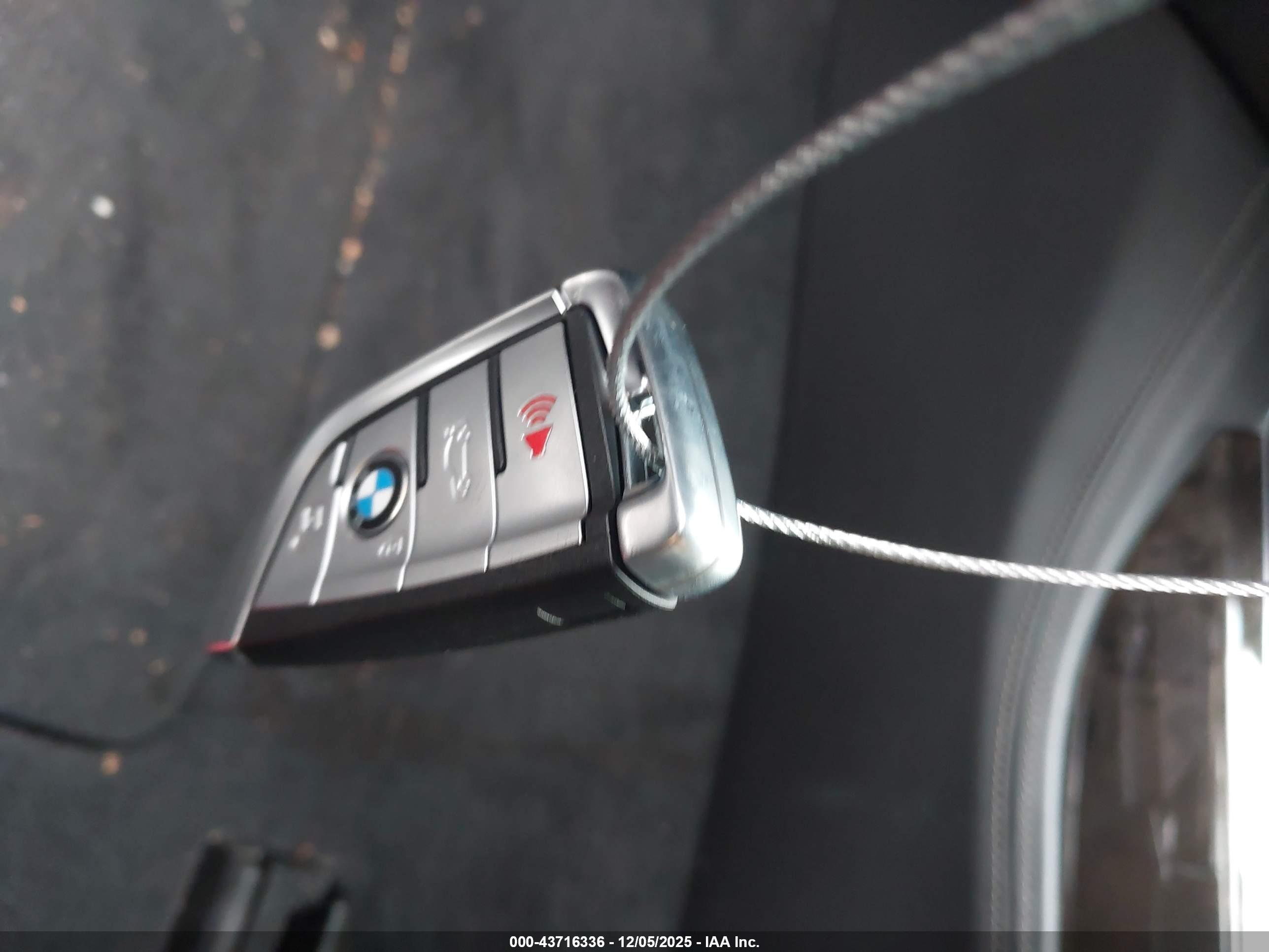 BMW 750I image 11