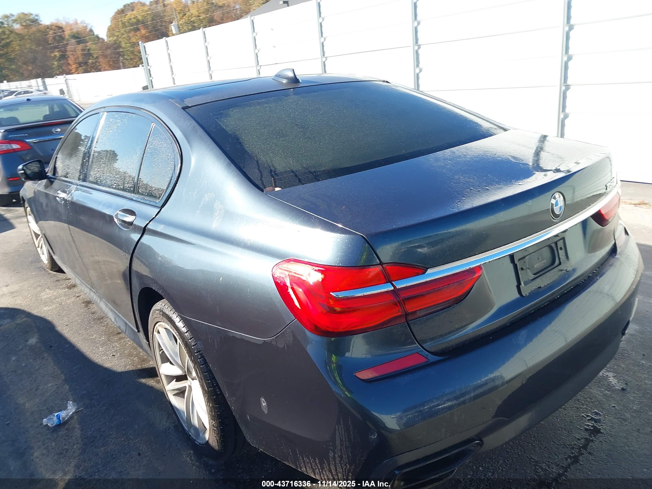 BMW 750I image 3