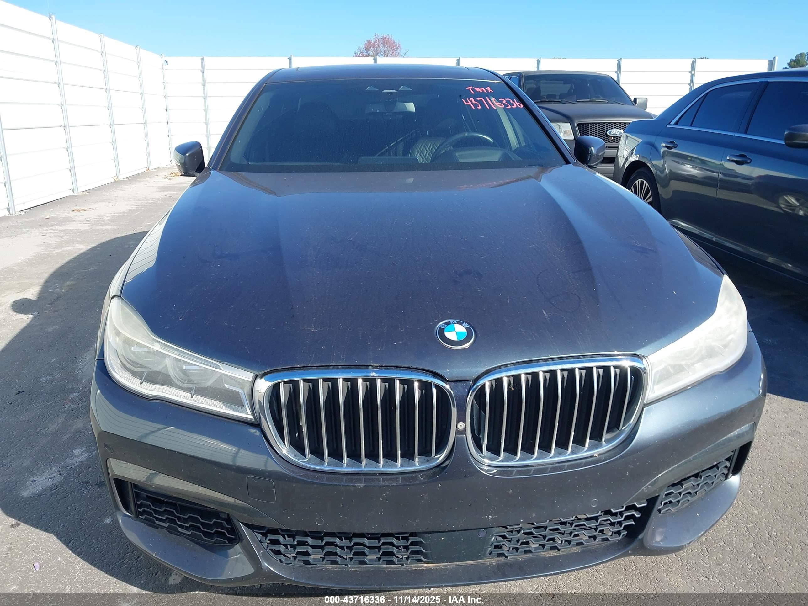 BMW 750I image 6