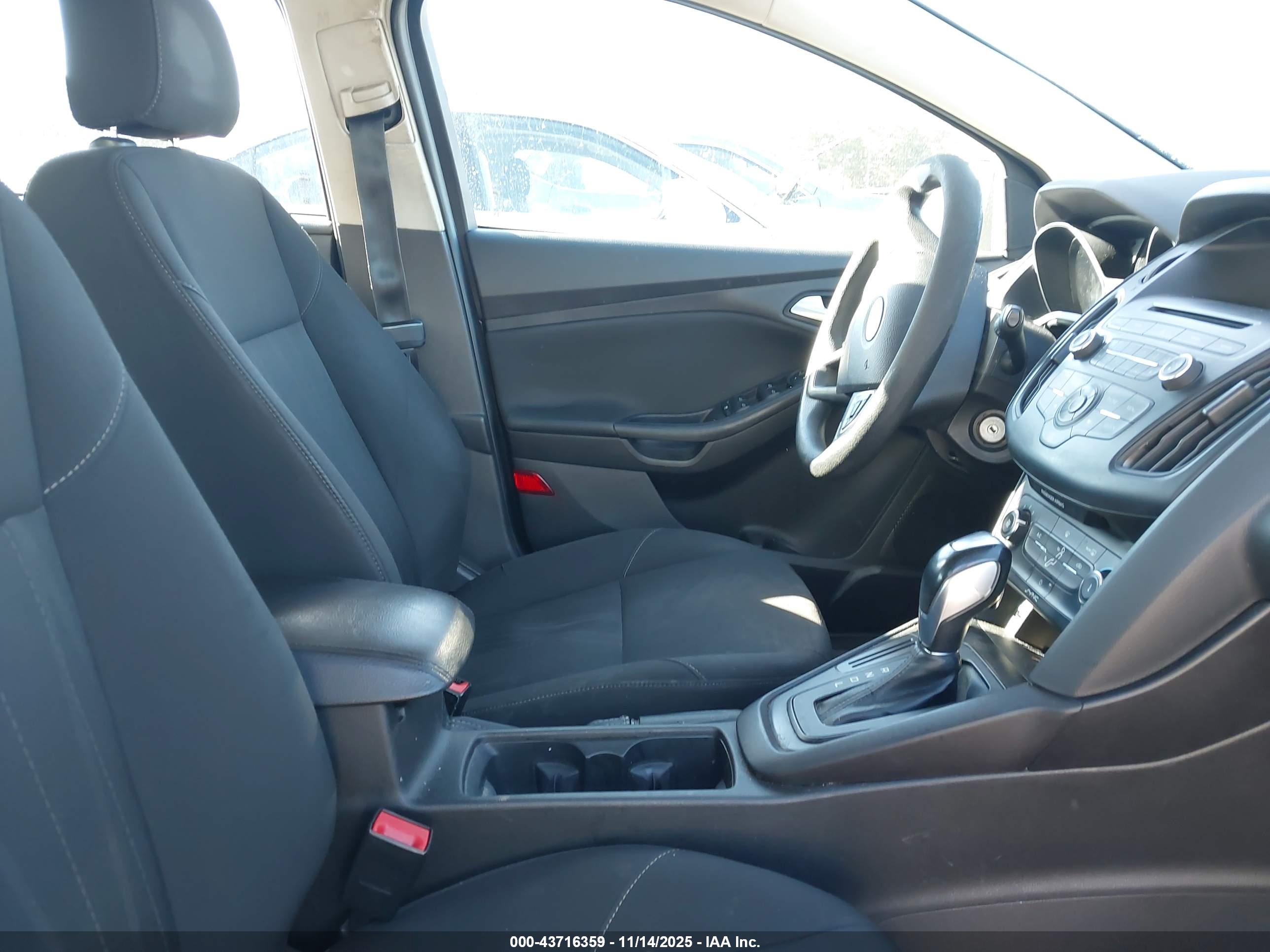FORD FOCUS image 5