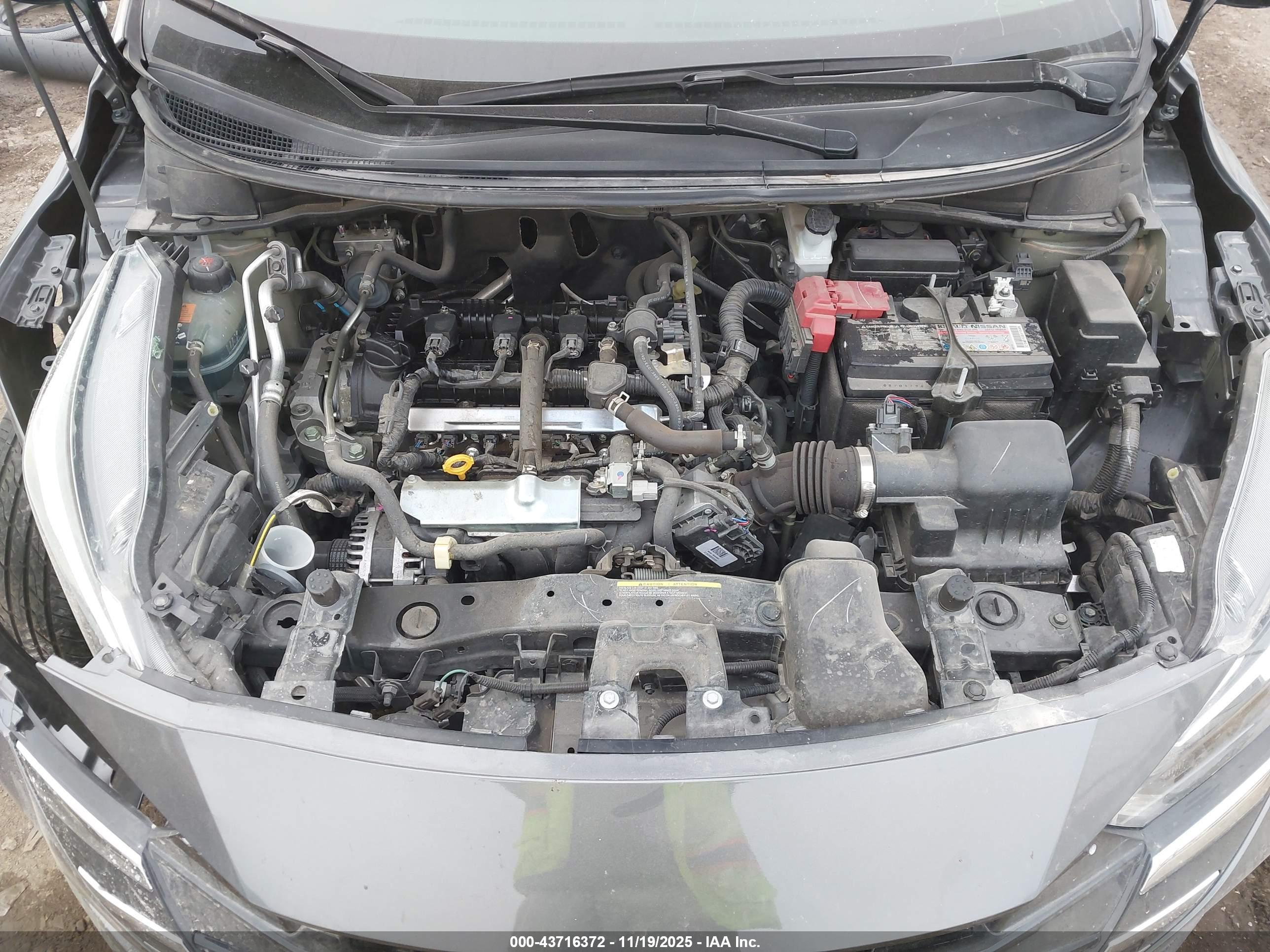 NISSAN VERSA image 10