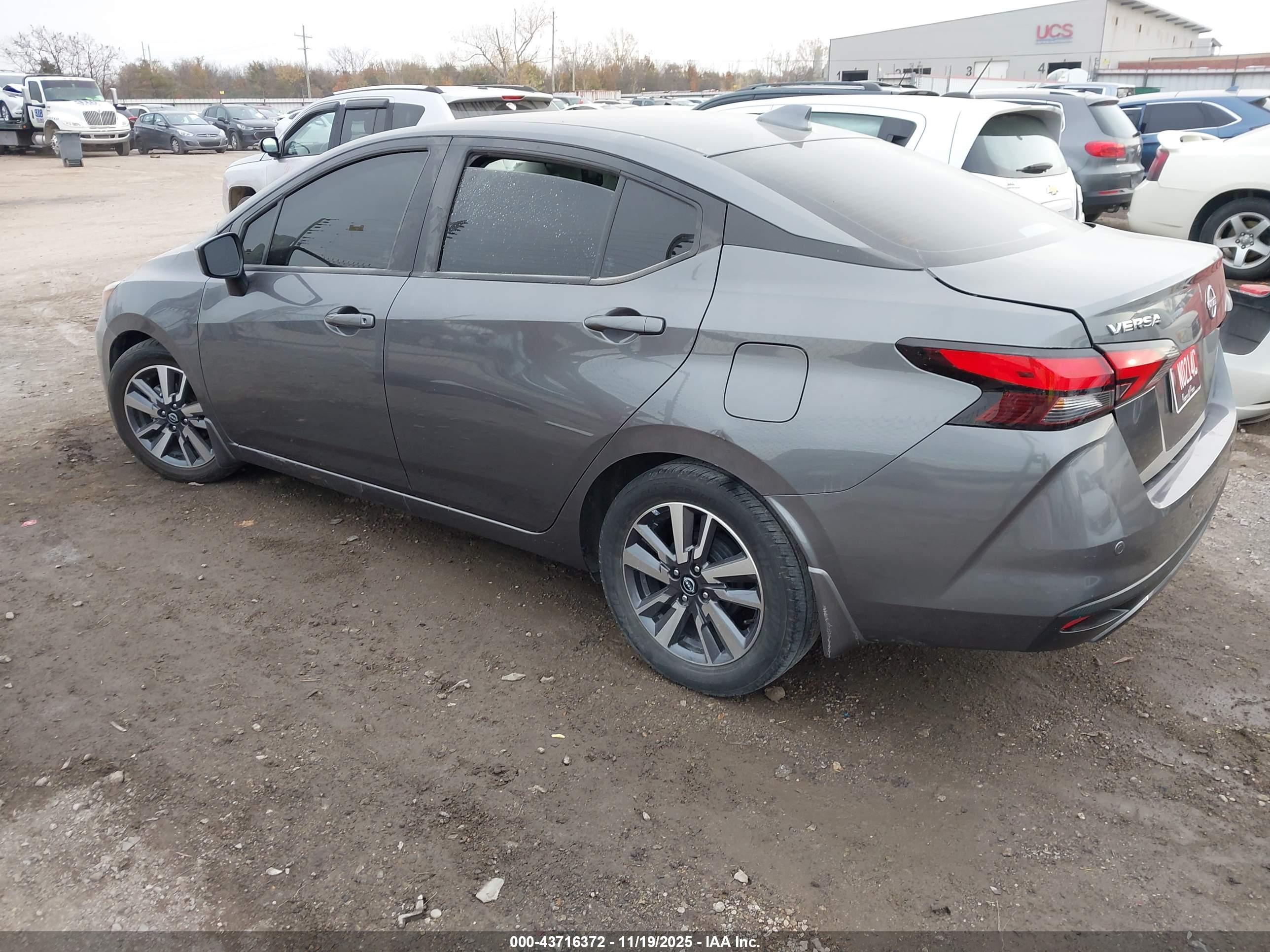 NISSAN VERSA image 3