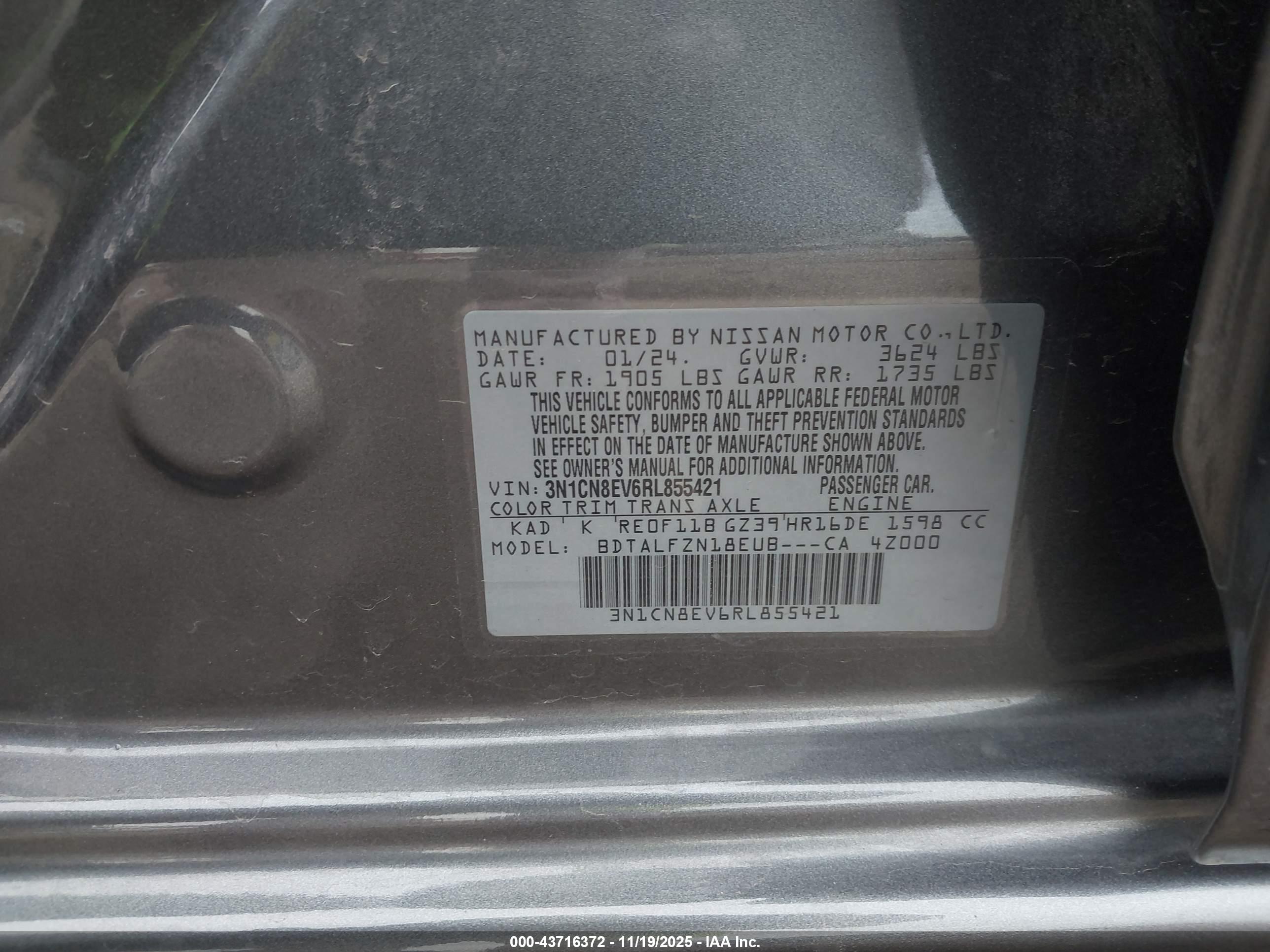 NISSAN VERSA image 9