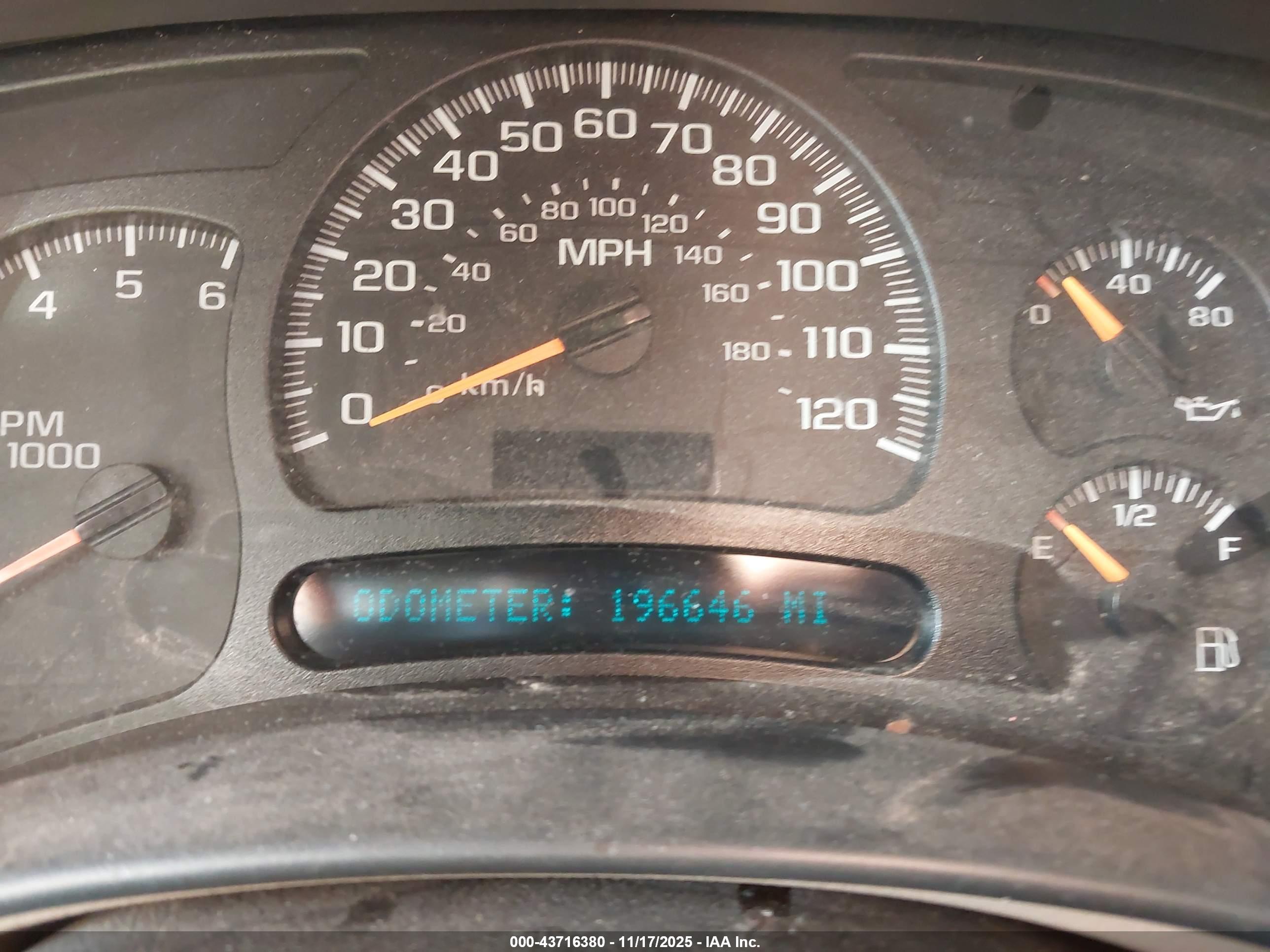 CHEVROLET TAHOE image 7