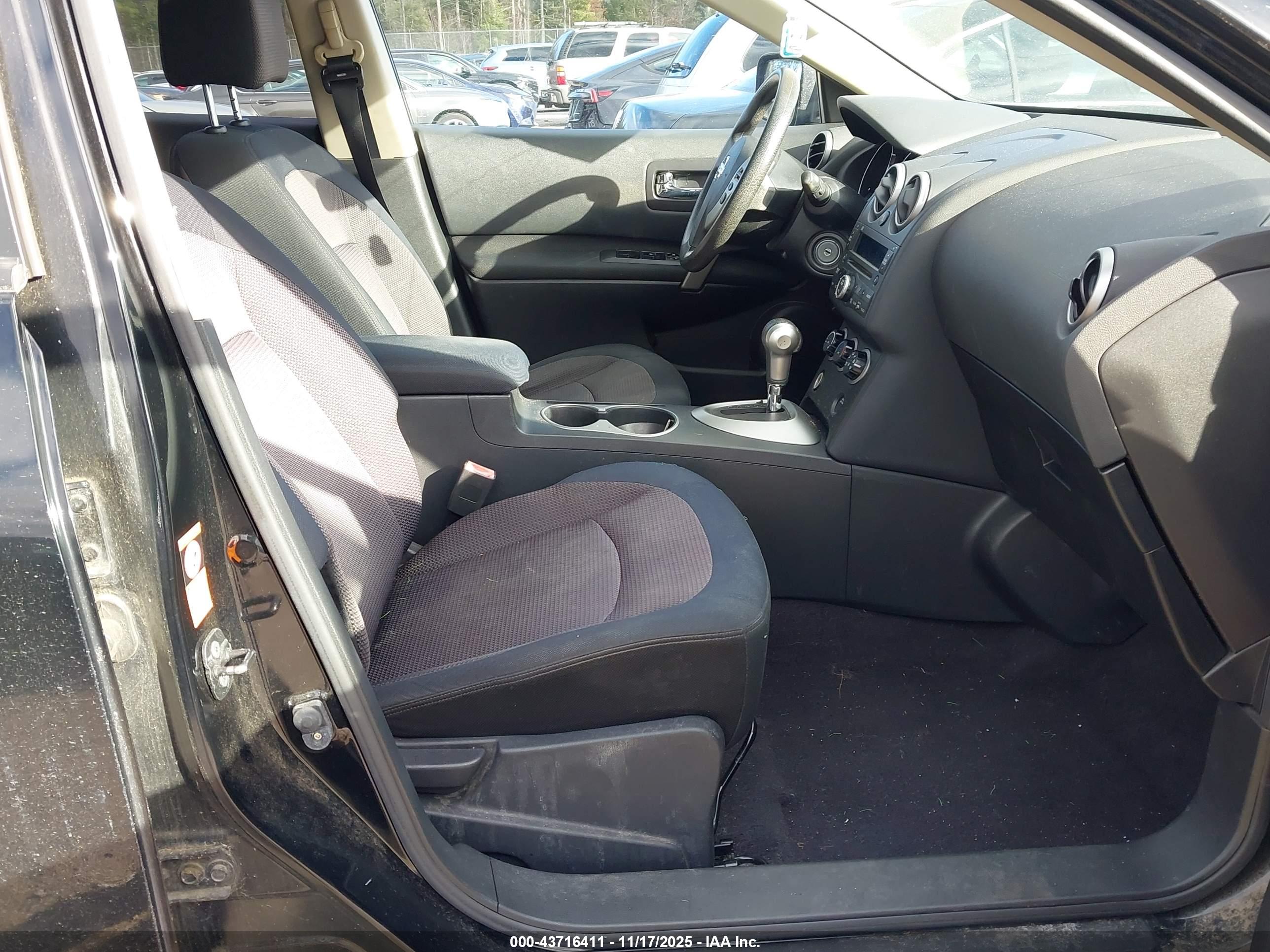 NISSAN ROGUE image 5