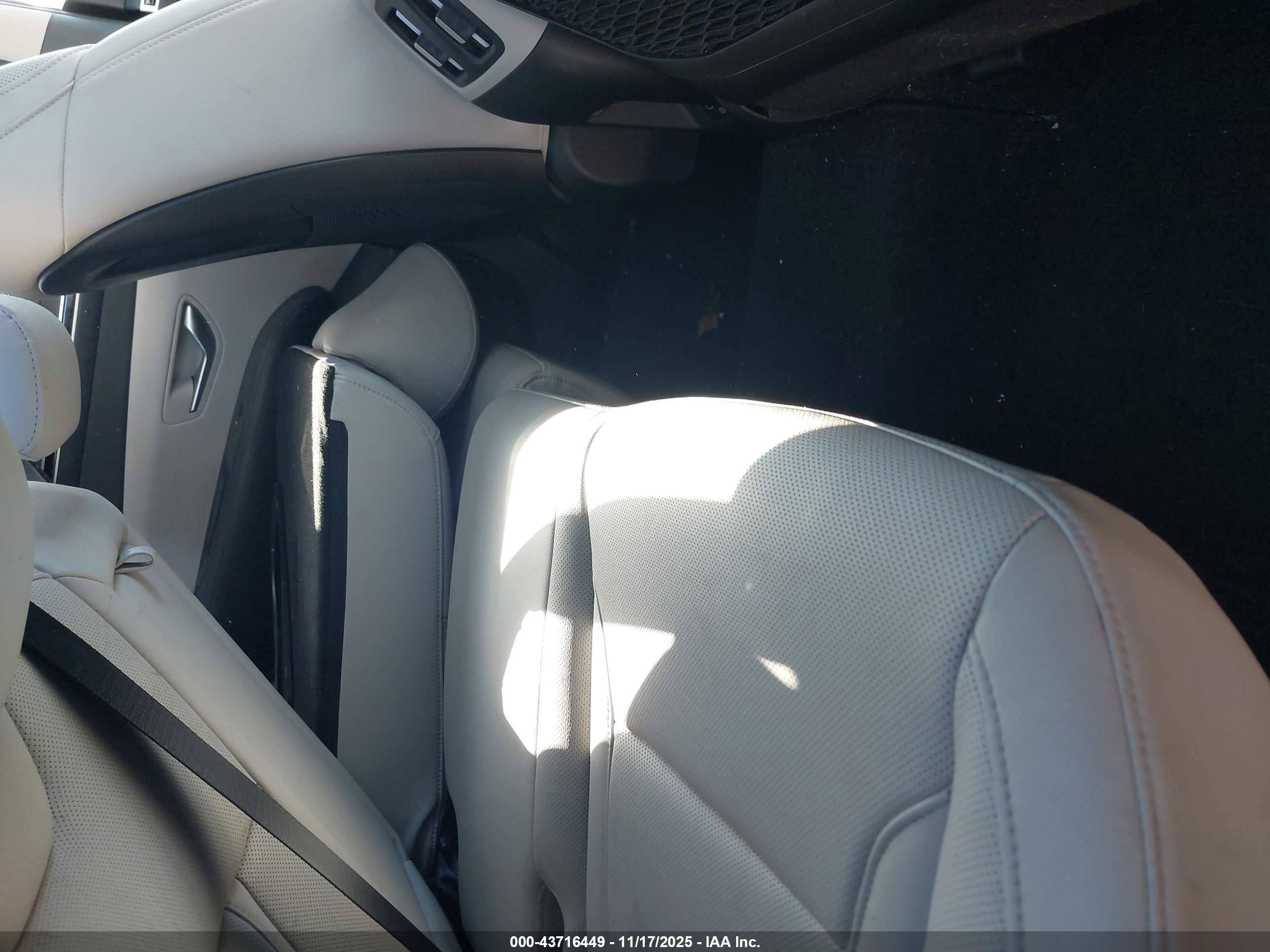 HYUNDAI TUCSON image 8