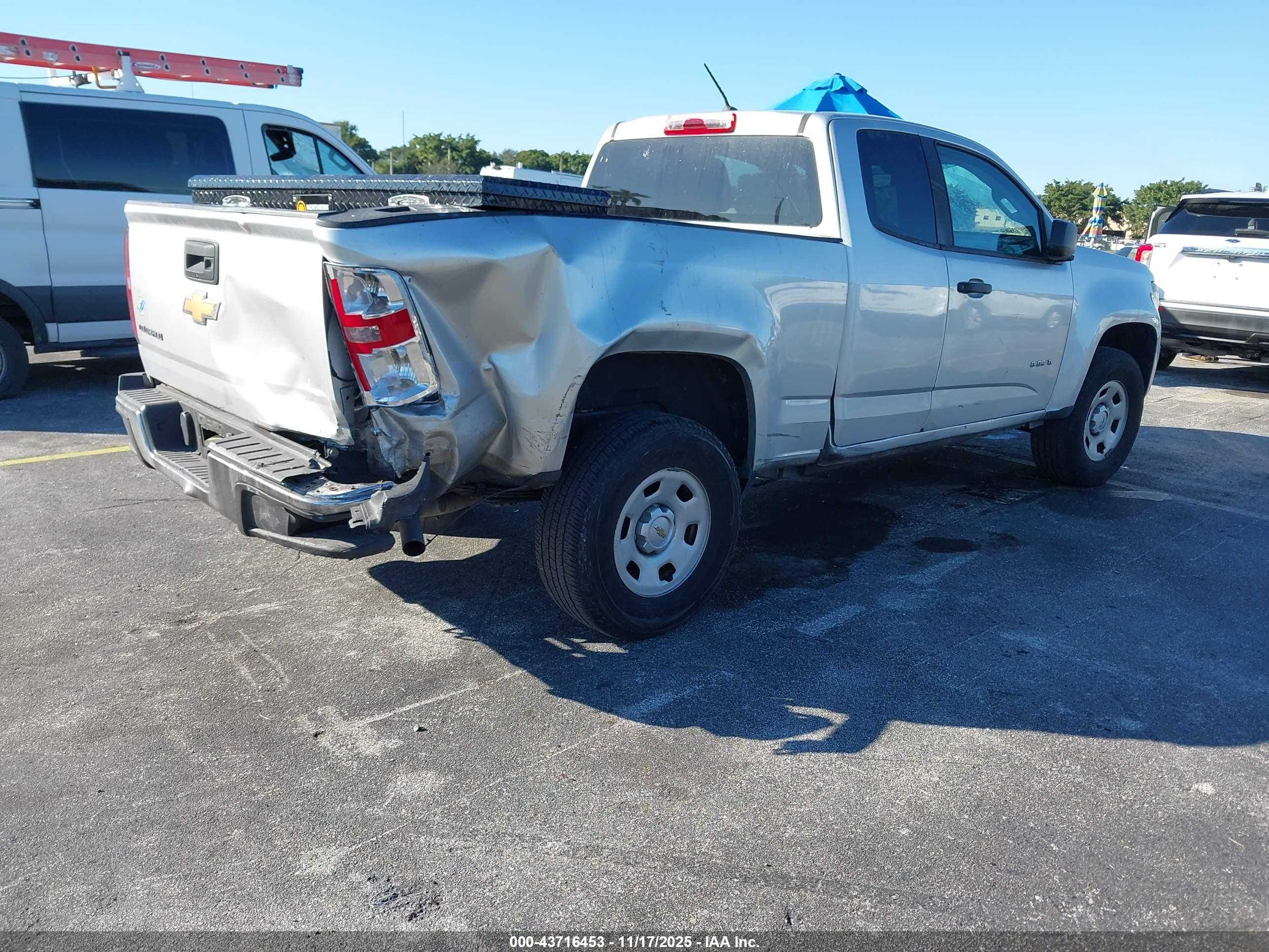 CHEVROLET COLORADO image 4