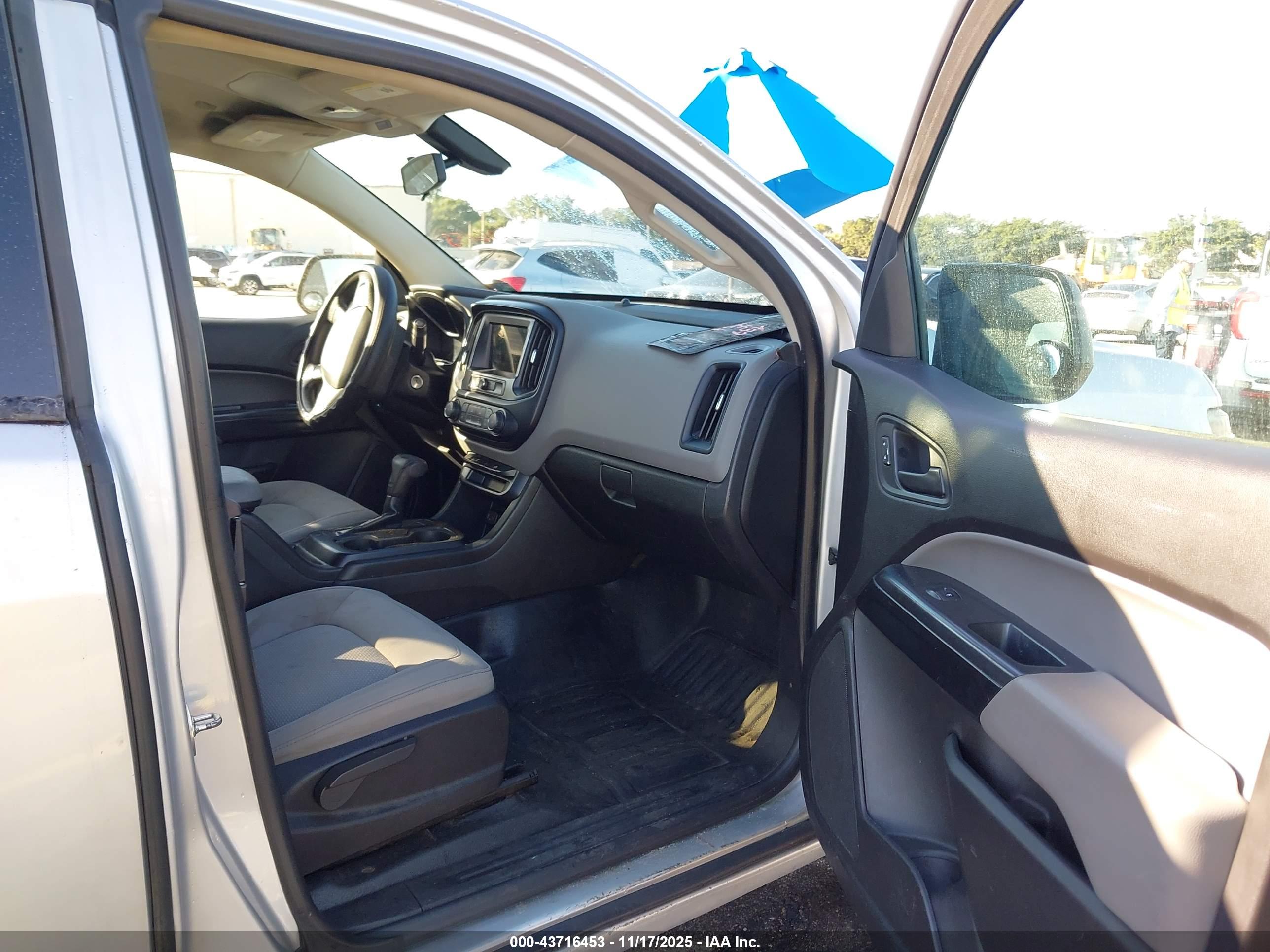 CHEVROLET COLORADO image 5