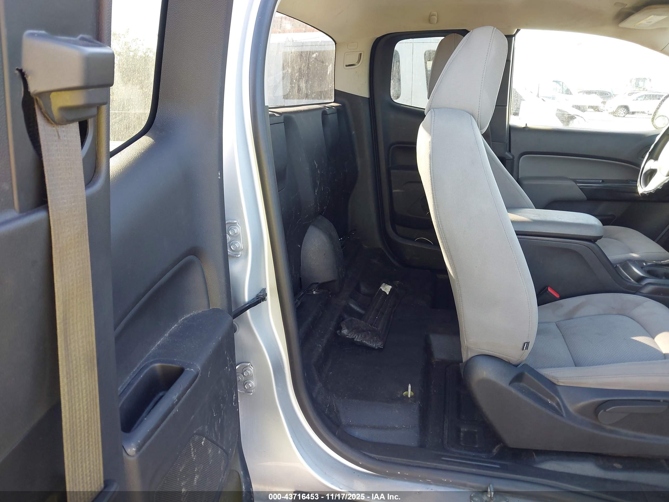 CHEVROLET COLORADO image 8