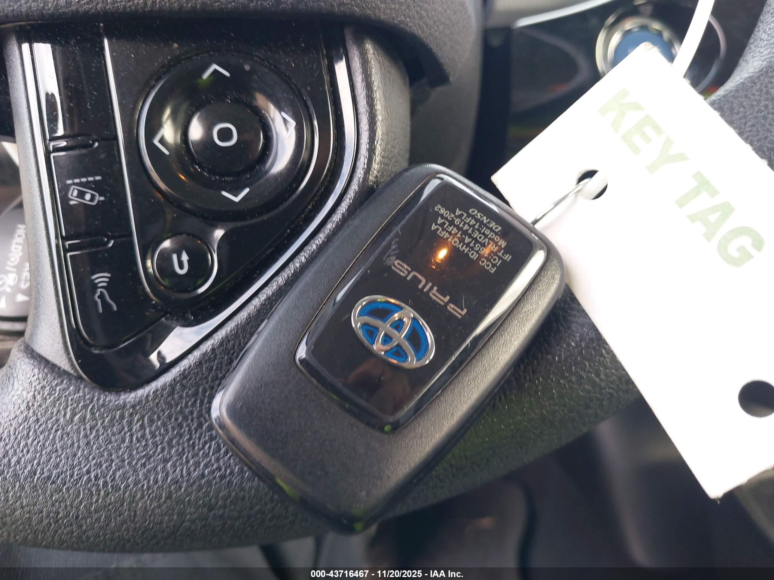 TOYOTA PRIUS image 11