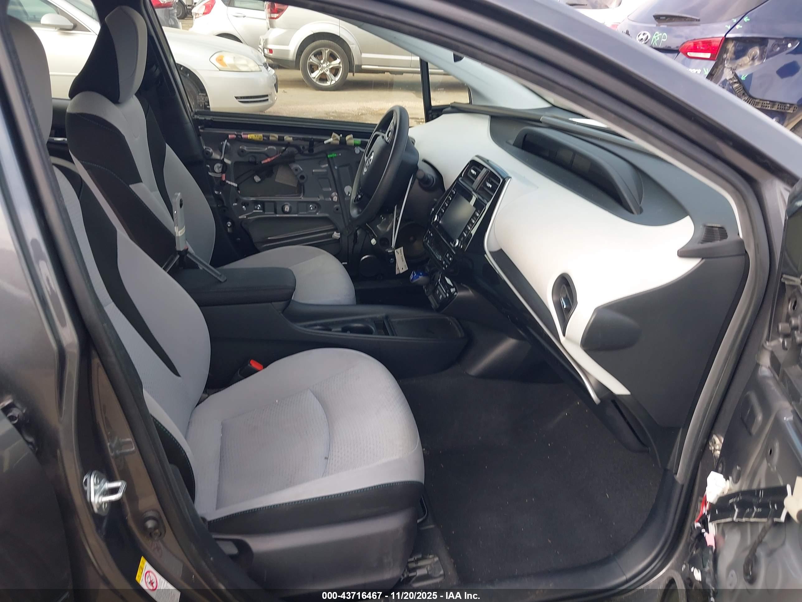 TOYOTA PRIUS image 5