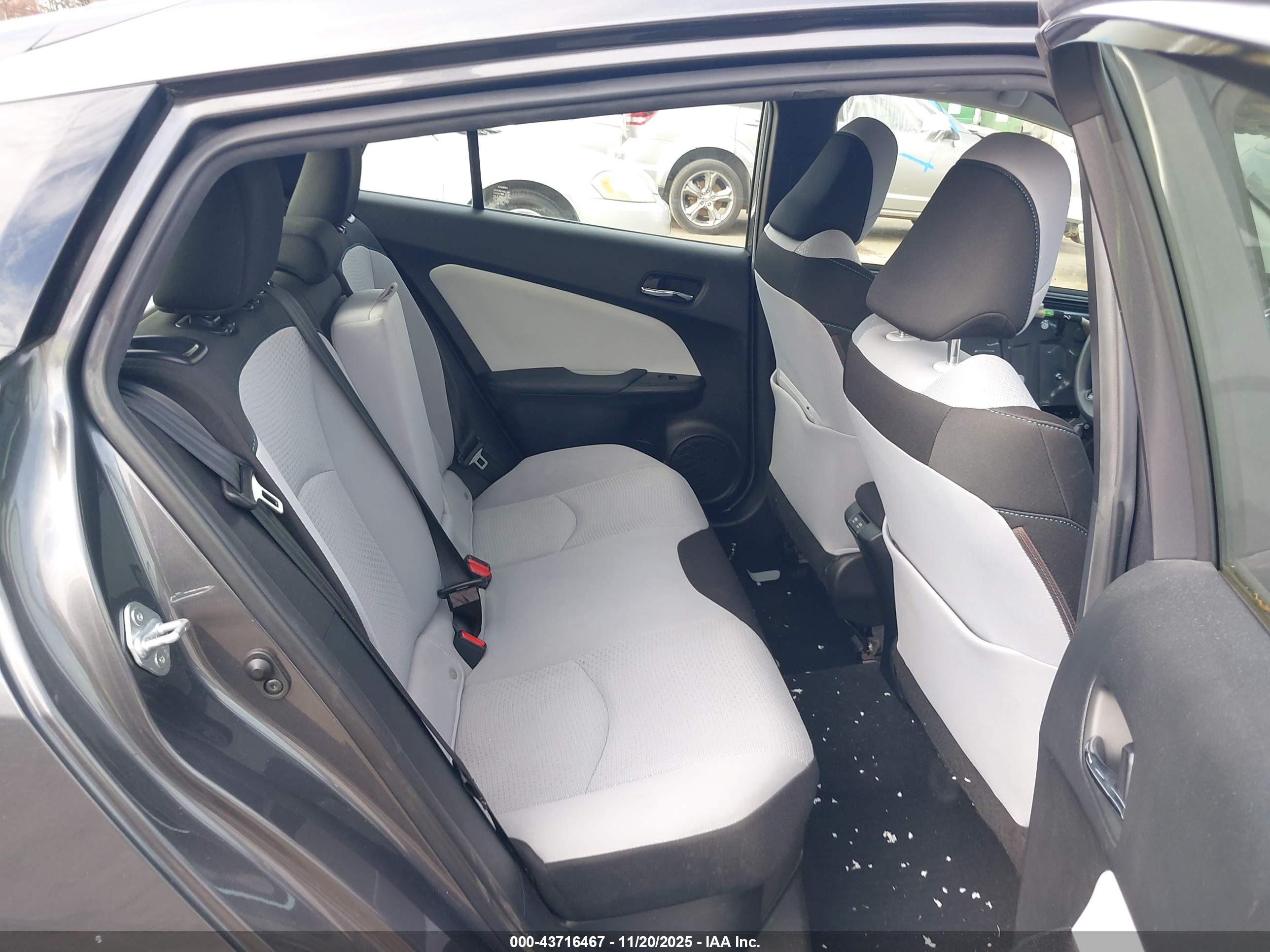 TOYOTA PRIUS image 8