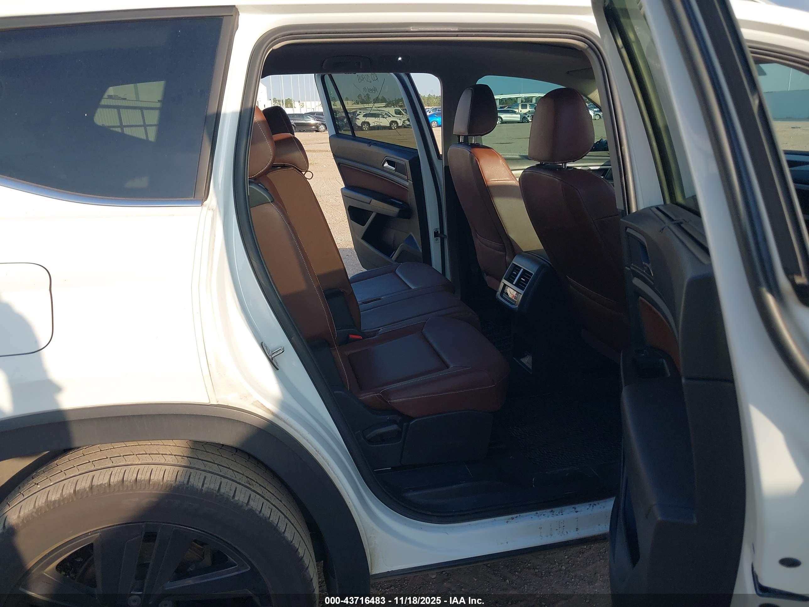 VOLKSWAGEN ATLAS image 8