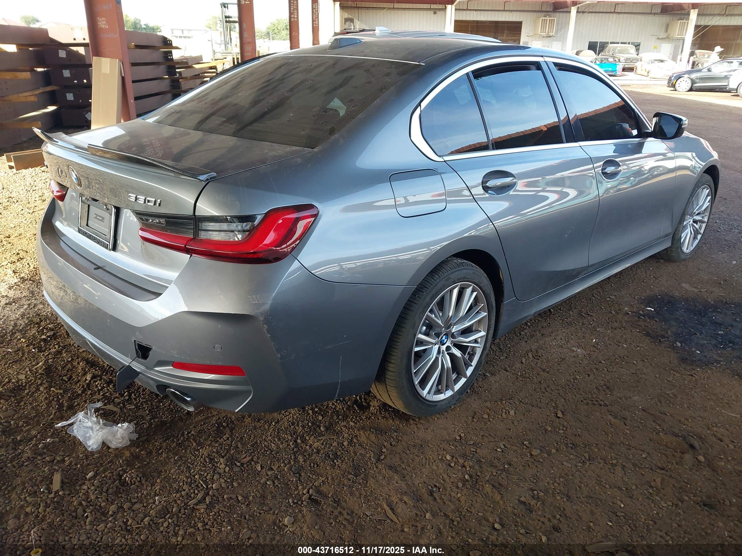 BMW 330I image 4