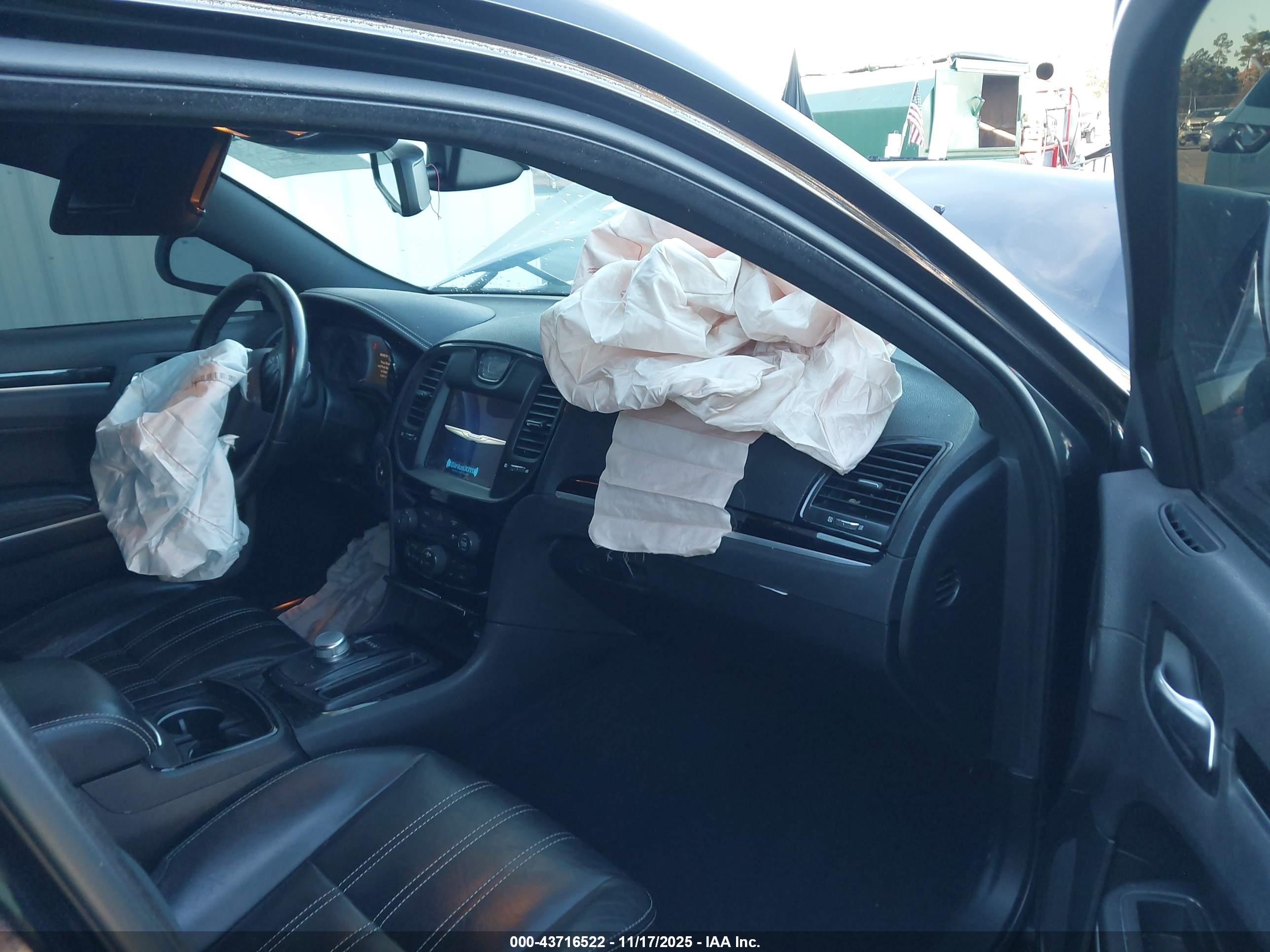 CHRYSLER 300 image 5